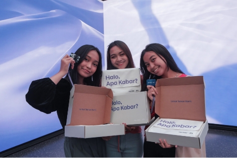 Visitors to Hyundai Motorstudio Senayan Park