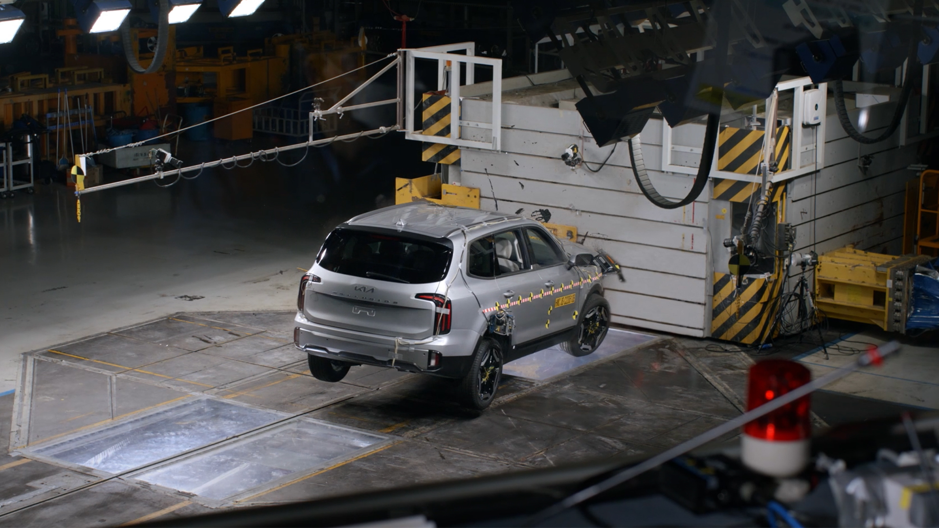 충돌시험 중인 기아 텔루라이드