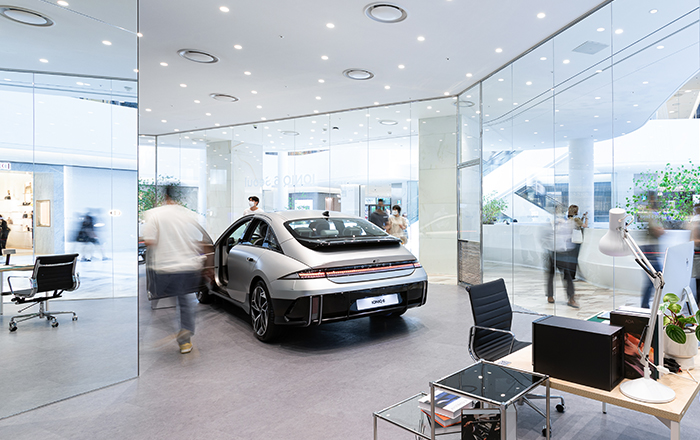 아이오닉 6 서울의 라이프 애프터 6 워크 공간의 모습