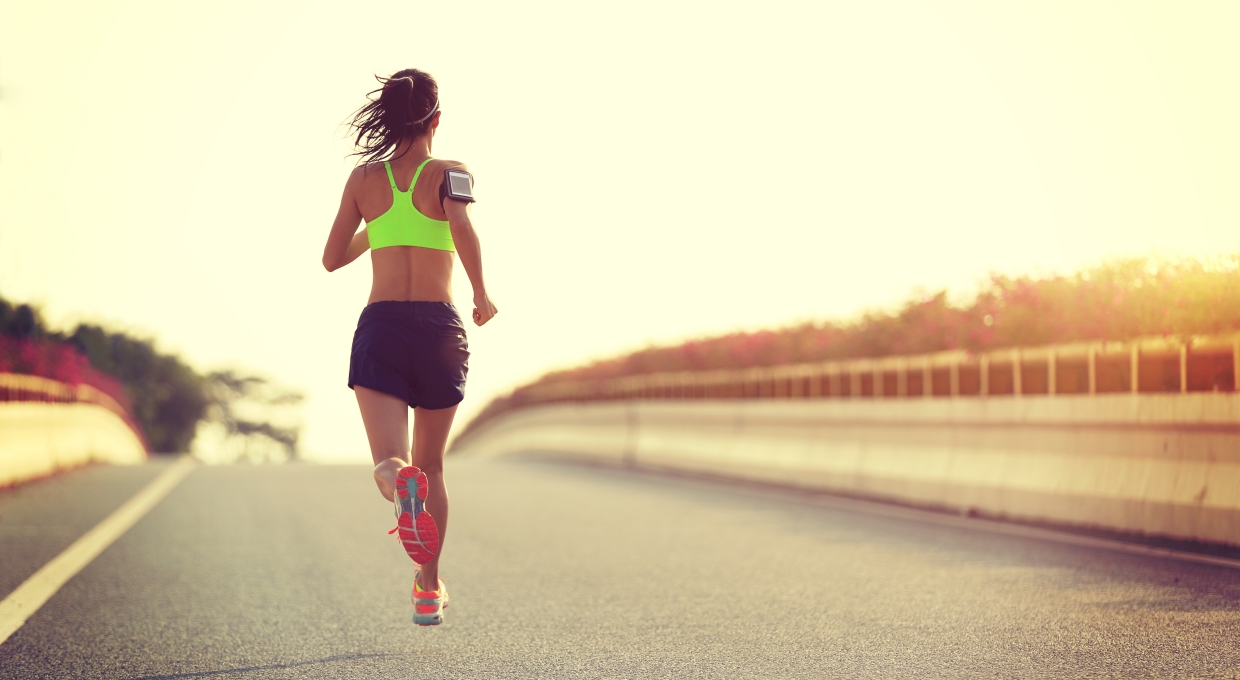 조깅하는 여자 뒷모습