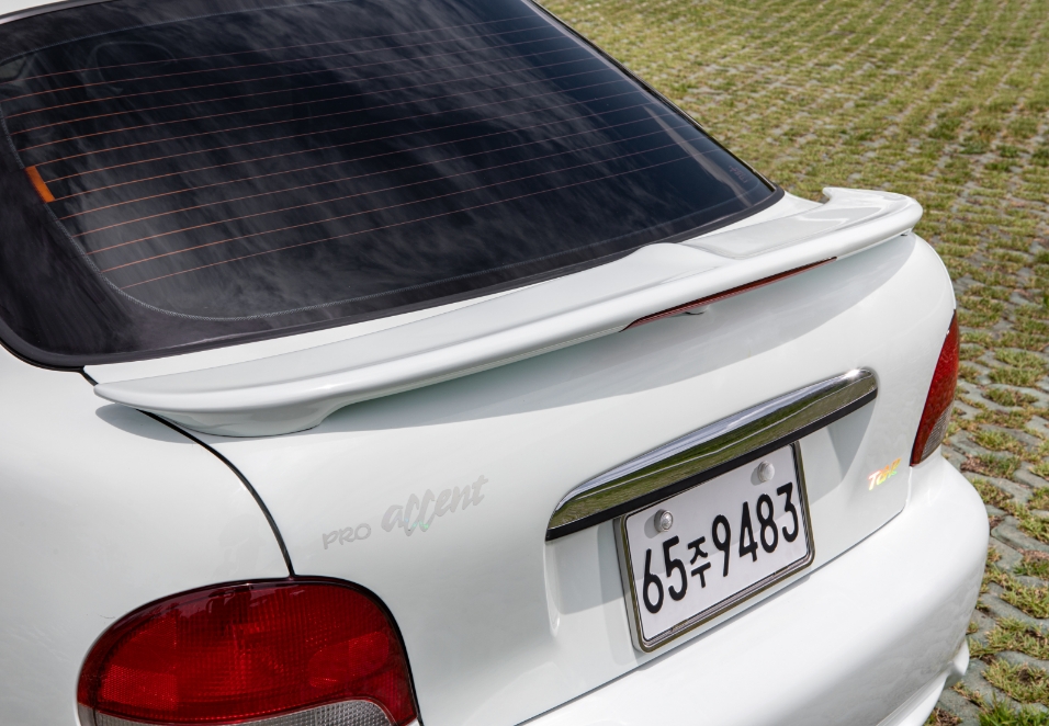 프로 엑센트의 테일게이트 모습