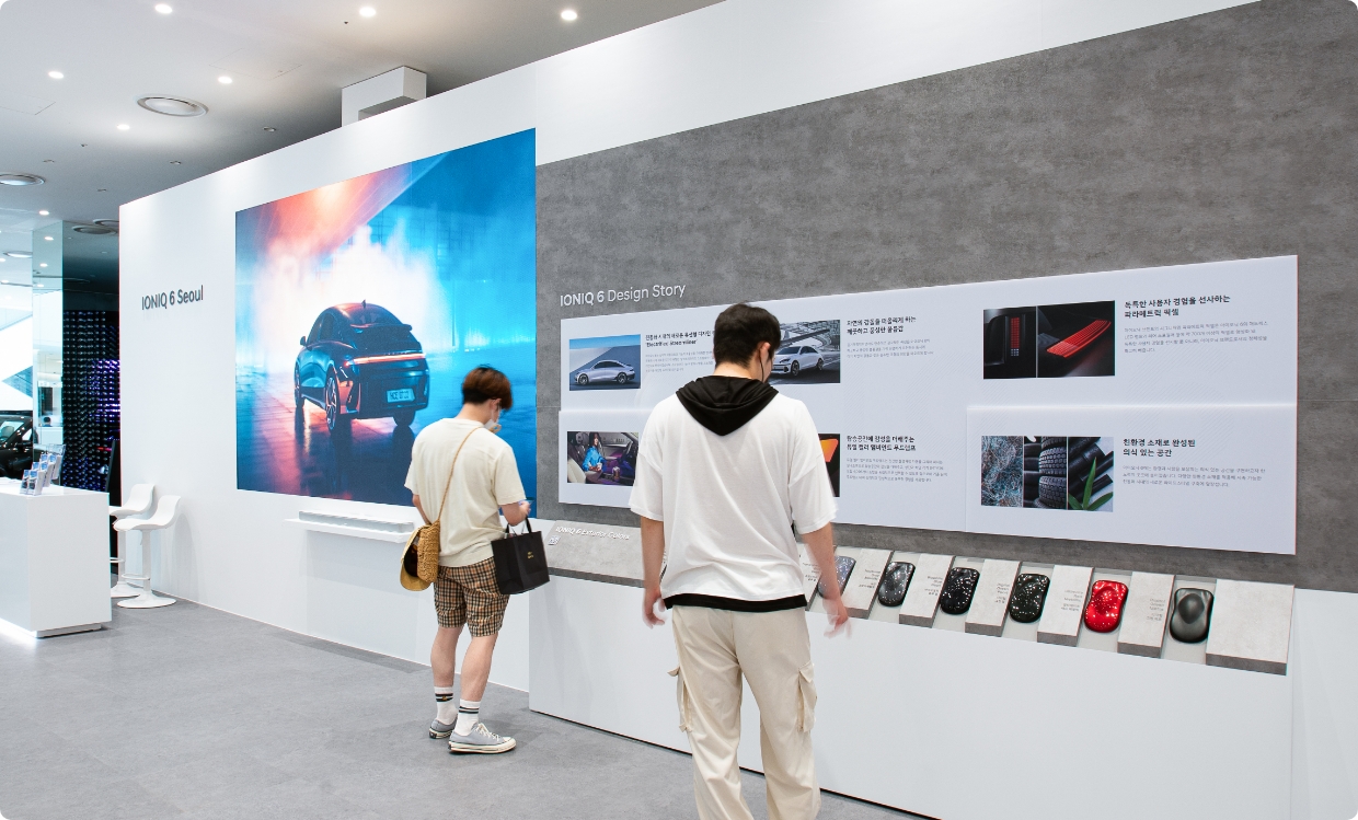 Visitors watching the design story at Mindful Cocoon in IONIQ 6 Seoul