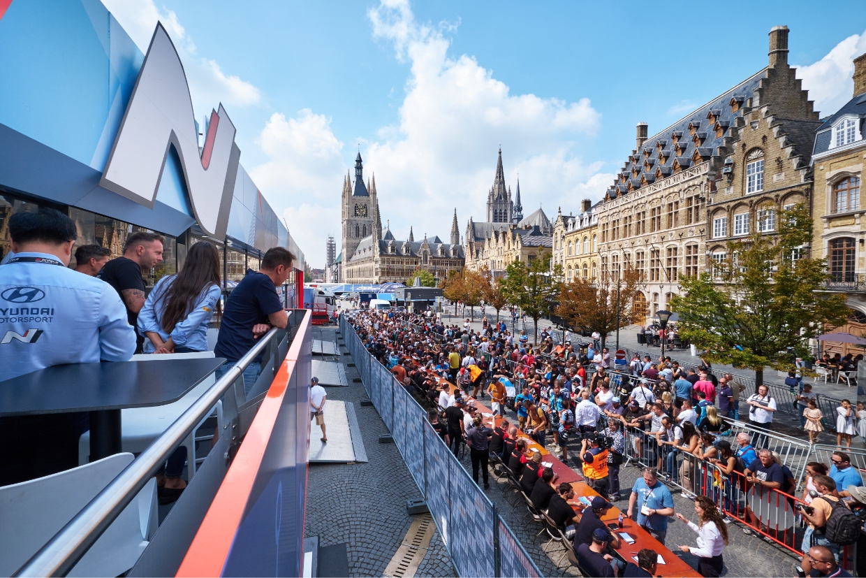 벨기에 이프르에 설치된 현대 월드랠리팀의 서비스 파크 모습