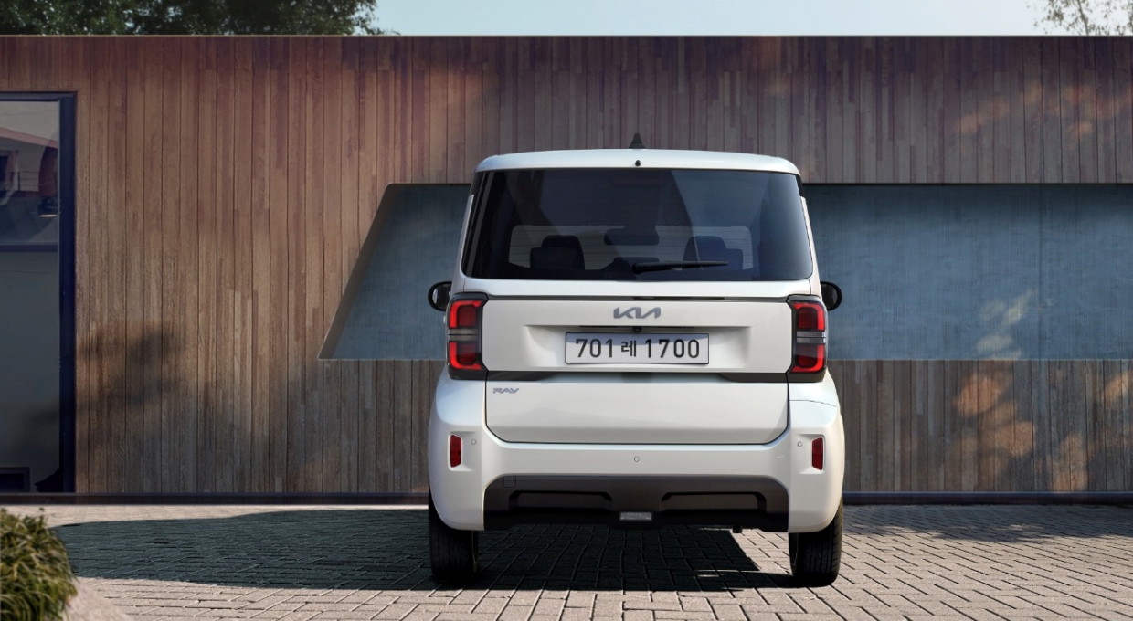 더 뉴 기아 레이 후면부 모습