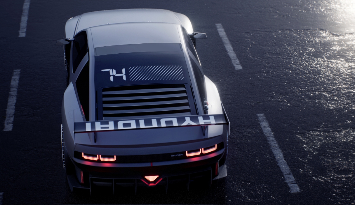 도로 위에 멈춰 서 있는 N Vision 74의 뒷모습