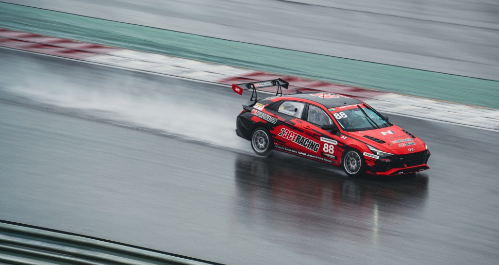 Young-chan Kim in the Avante race car