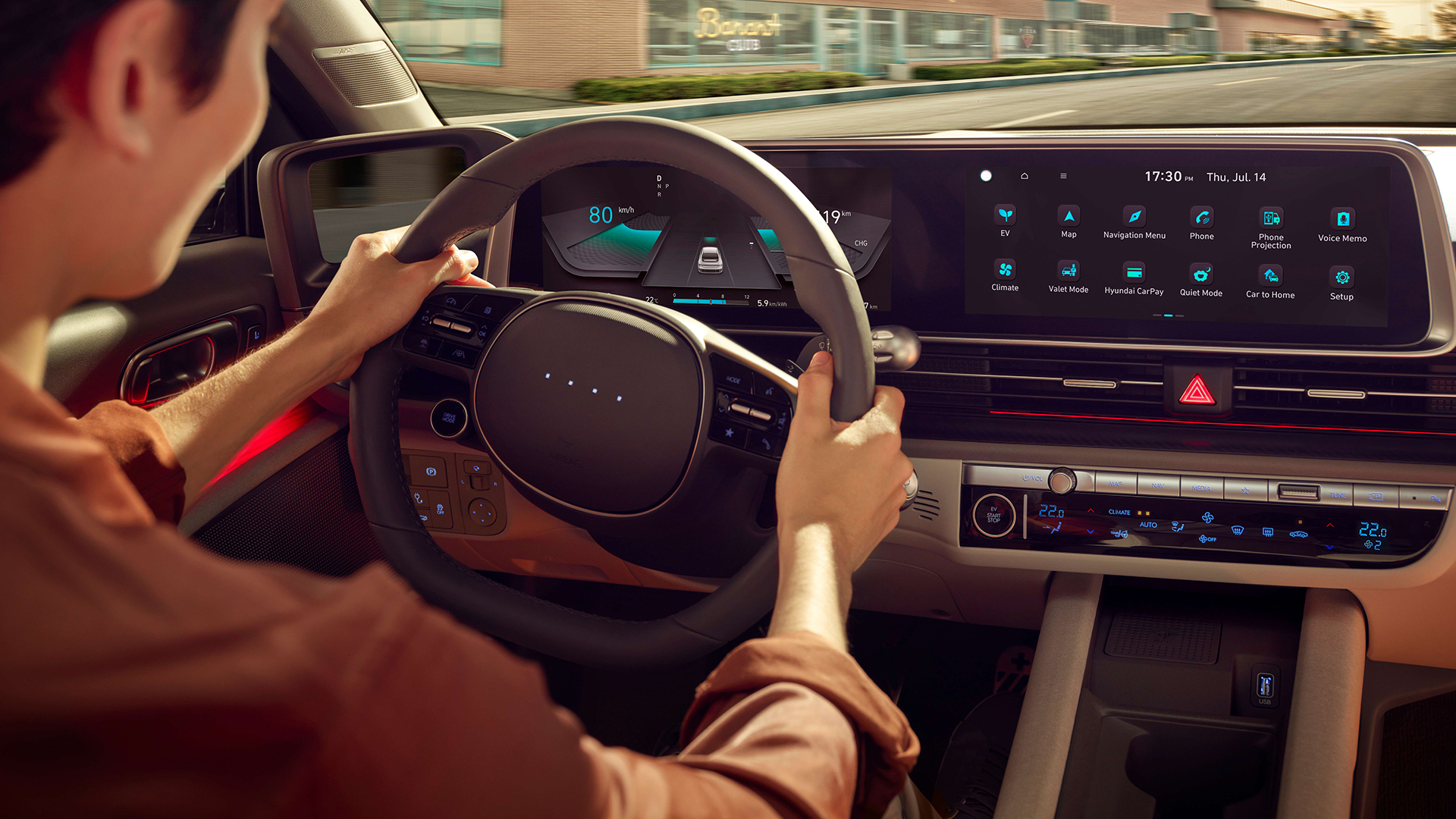 아이오닉 6를 운전 중인 한 남성의 모습