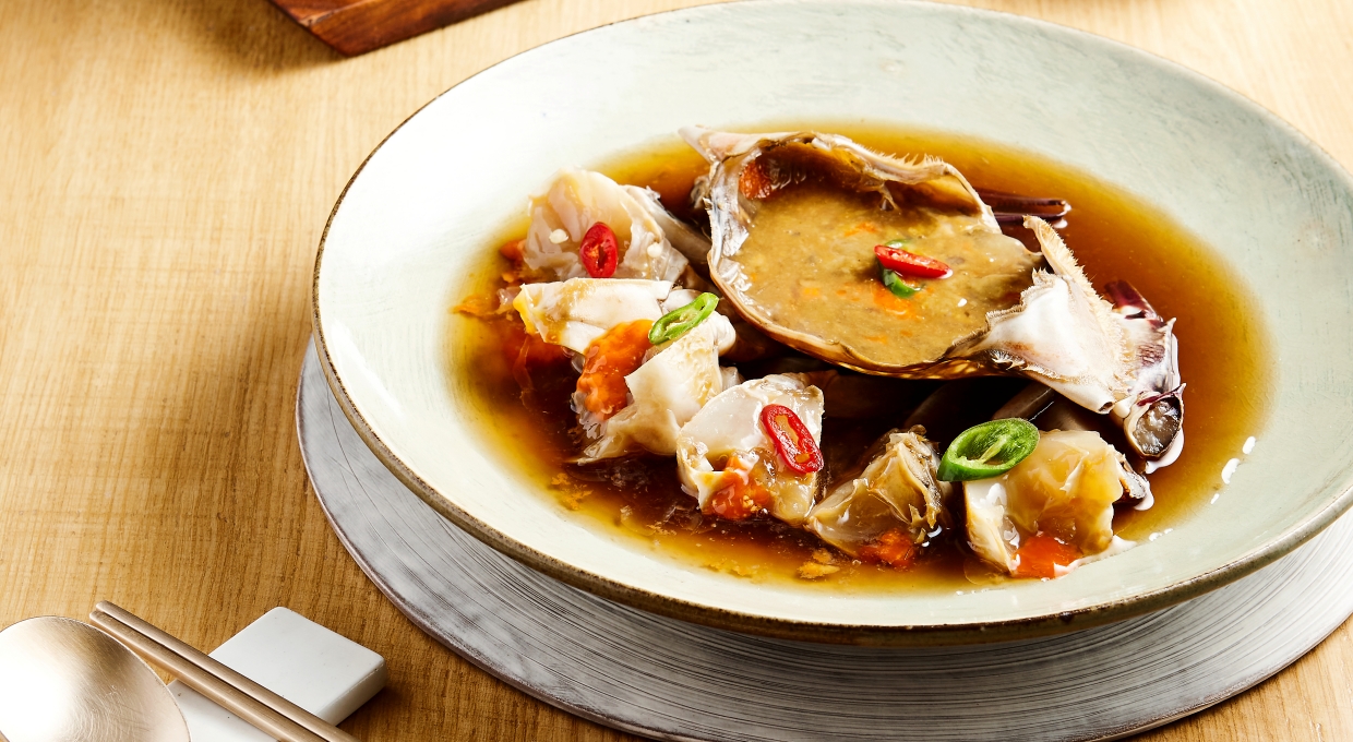 손질해서 그릇에 담은 간장게장