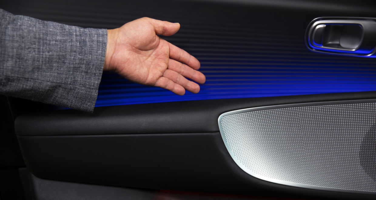 Door trim mood lamps on IONIQ 6