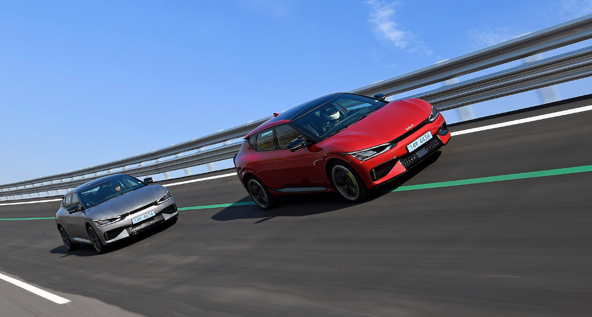 기아 EV6 GT의 주행하는 모습