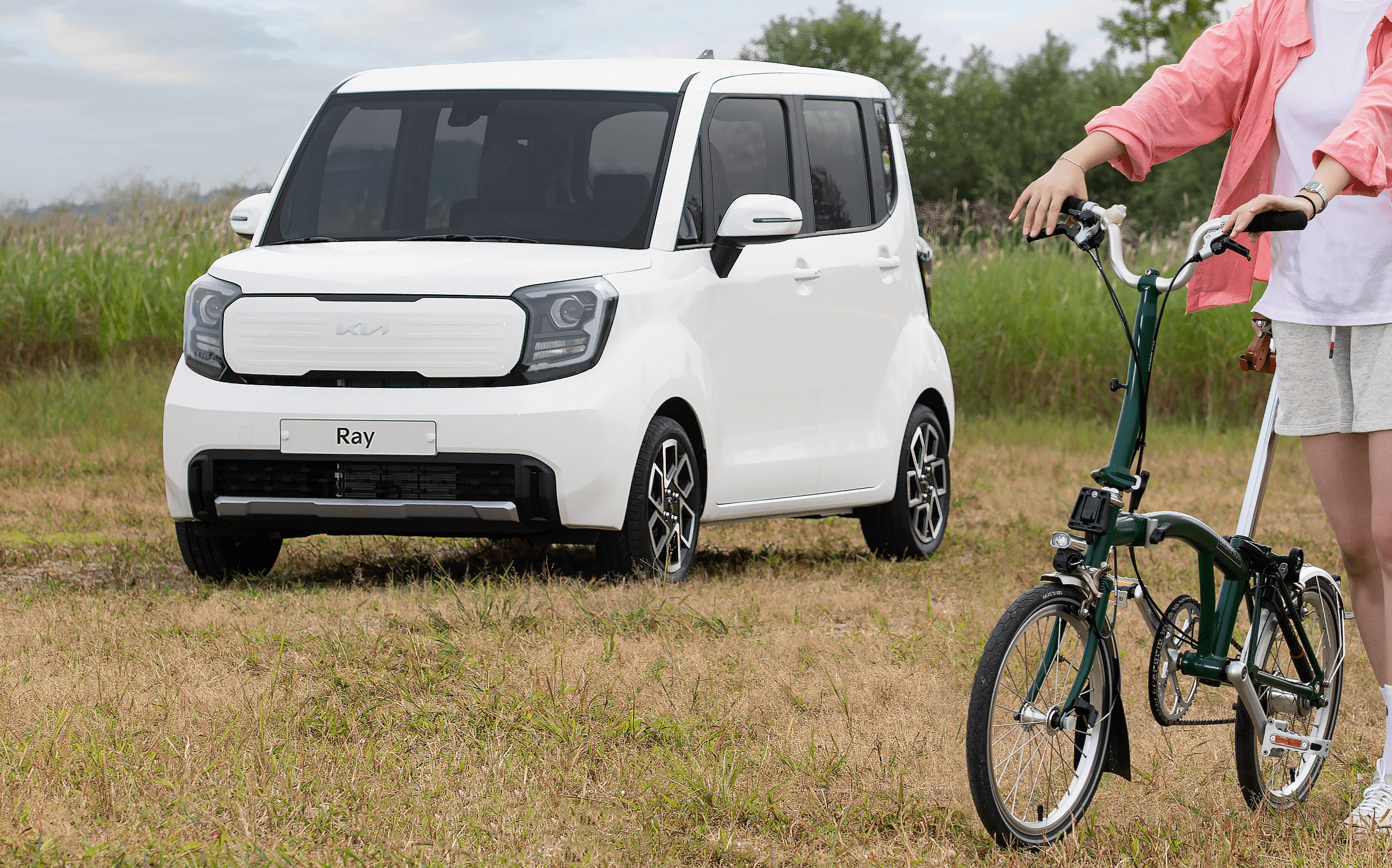 레이와 자전거를 함께 비춘 모습