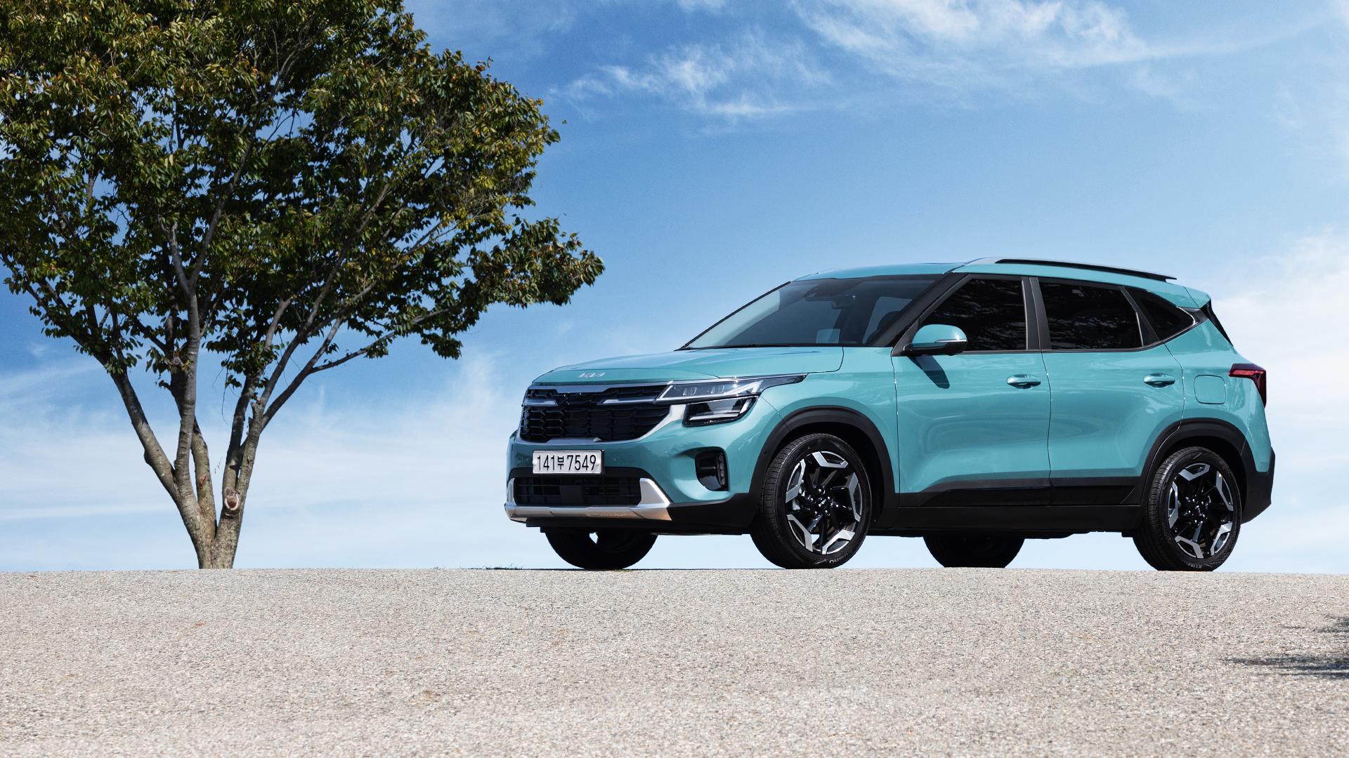 Kia The New Seltos standing under the blue sky