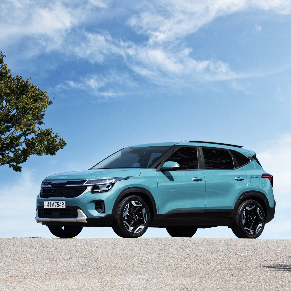 Kia The New Seltos standing under the blue sky