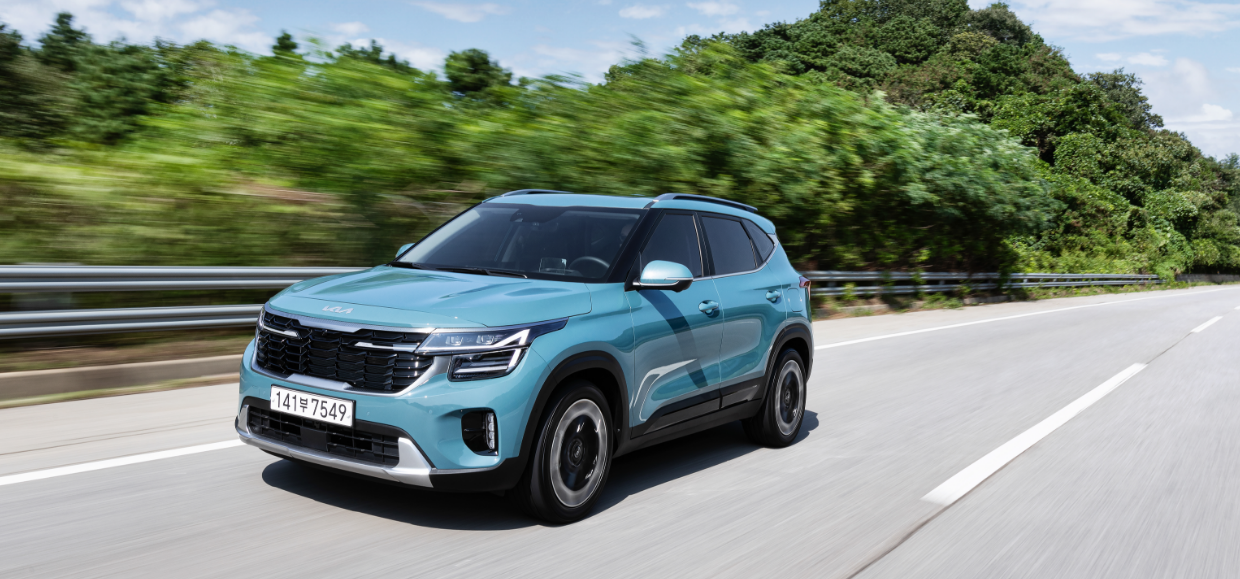 Front view of Kia The New Seltos in motion