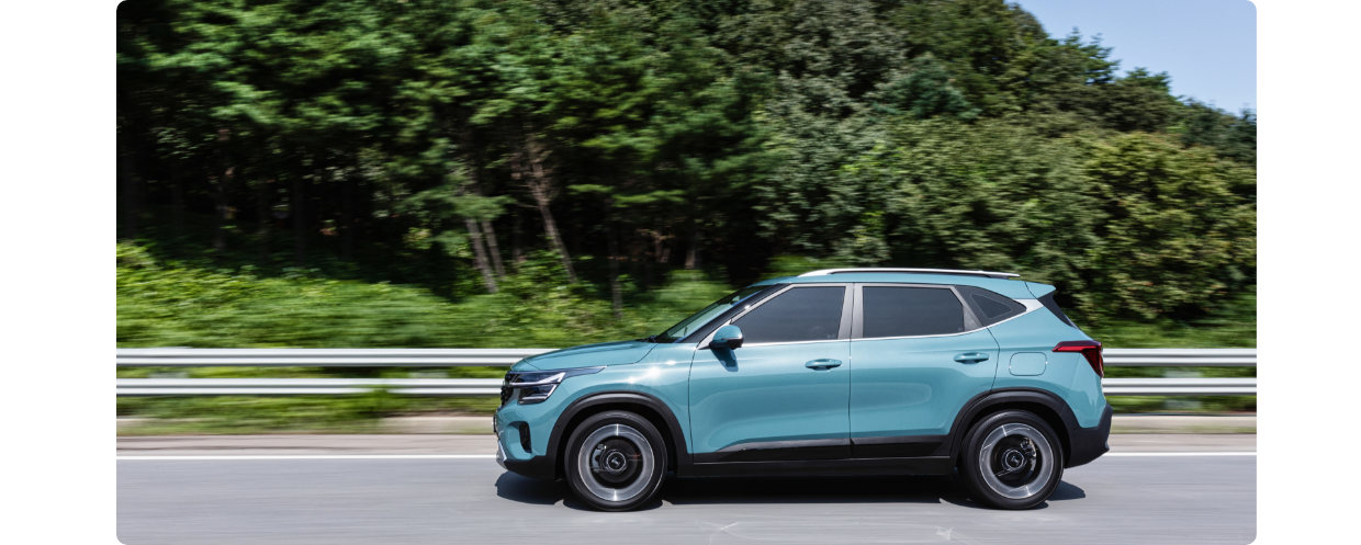 Side view of Kia The New Seltos in motion