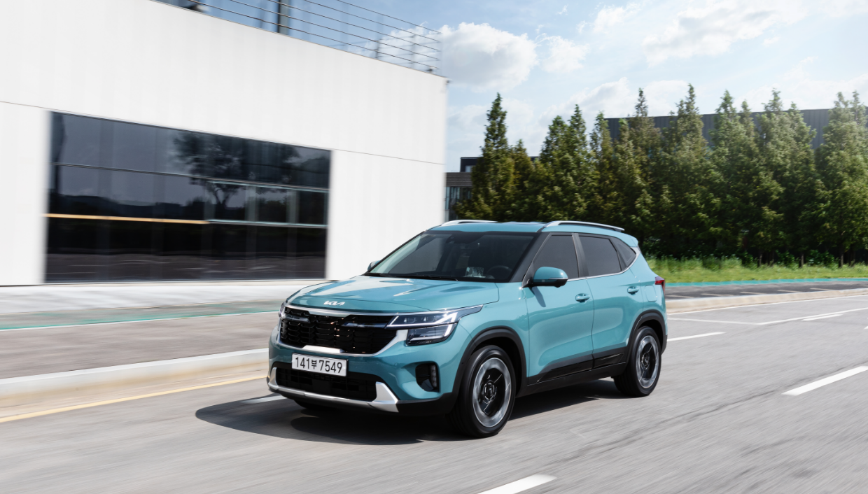 Front view of Kia The New Seltos in motion