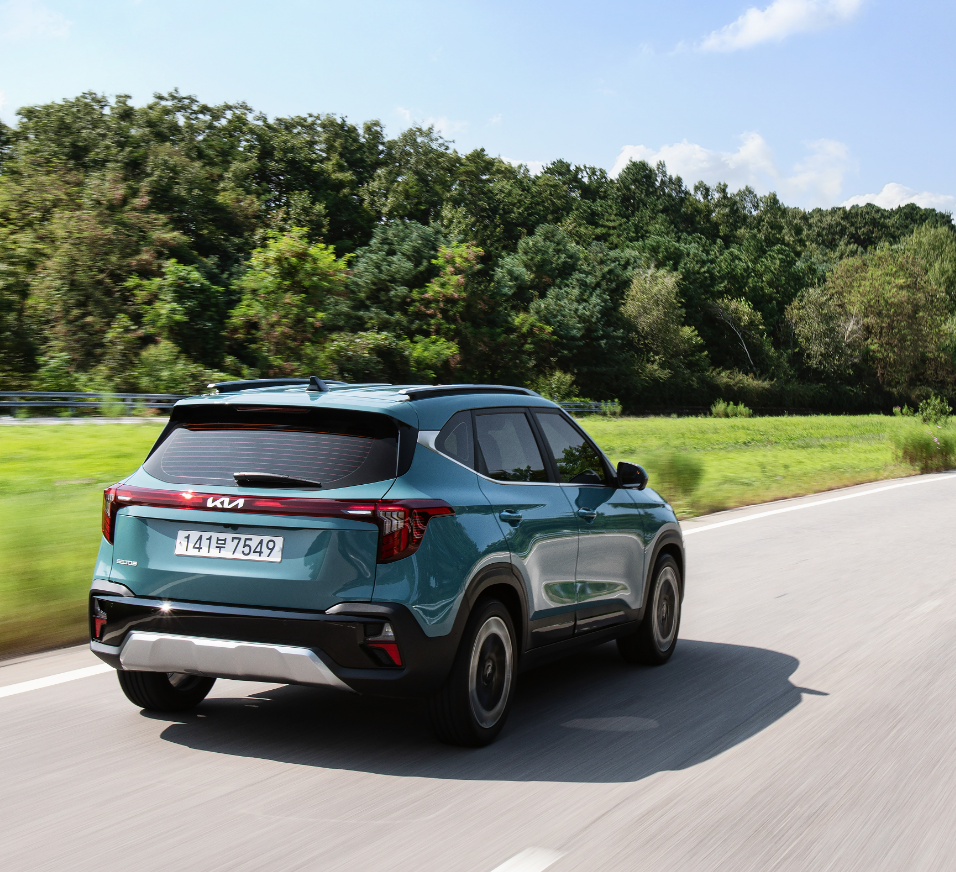 Back view of Kia The New Seltos in motion