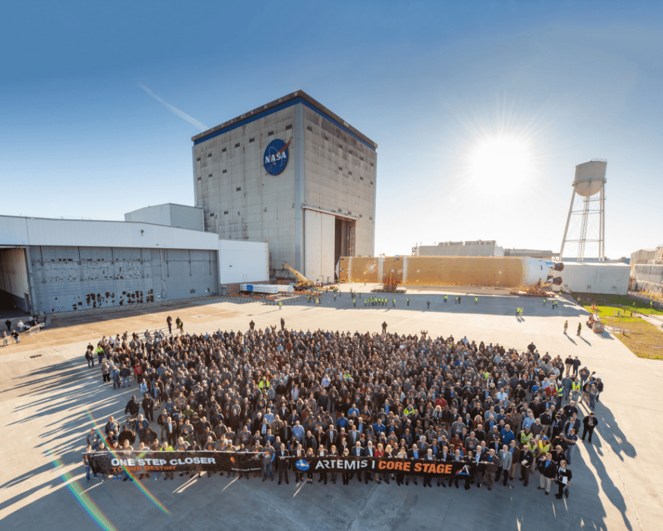 아르테미스 계획을 위해 모인 관계자들의 모습