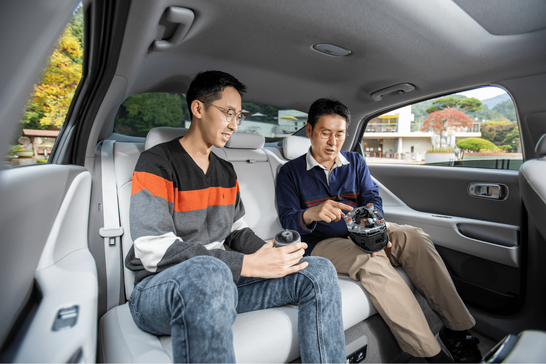 현대자동차 아이오닉 6의 NVH 및 R&H 성능을 완성한 연구원들의 모습