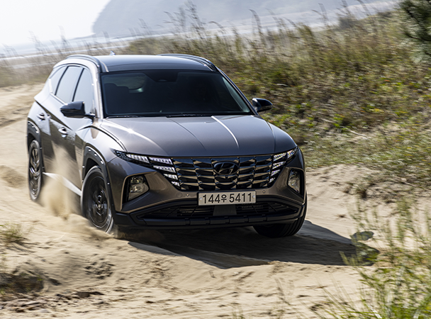 험로를 주파하는 투싼 어드벤처 패키지의 모습