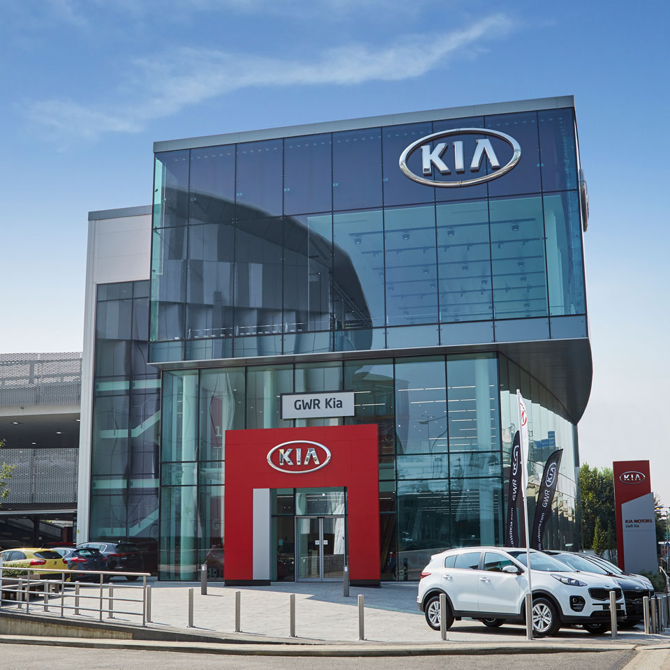 kia-unveils-its-biggest-european-dealership-in-london