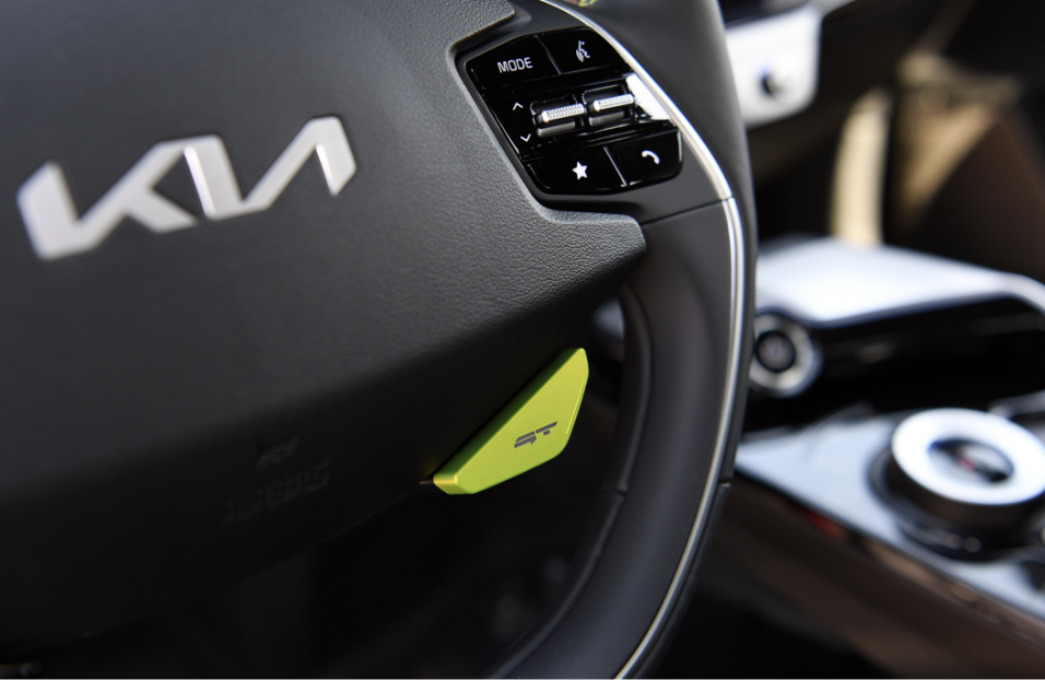 Steering wheel and GT mode buttons on the EV6 GT