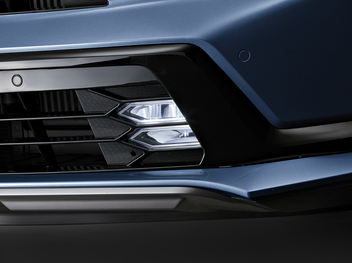 기아 쏘렌토의 LED 헤드램프 클로즈업 컷