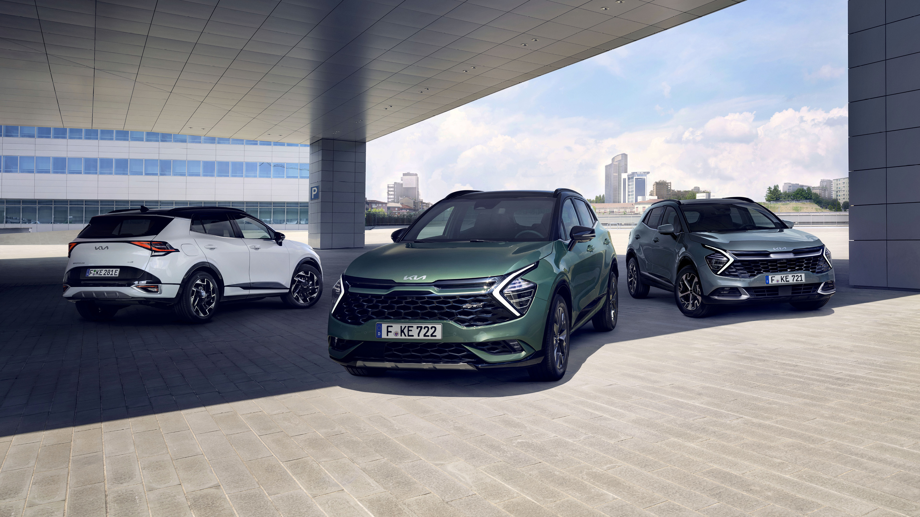 기아 스포티지 3대가 서 있는 모습