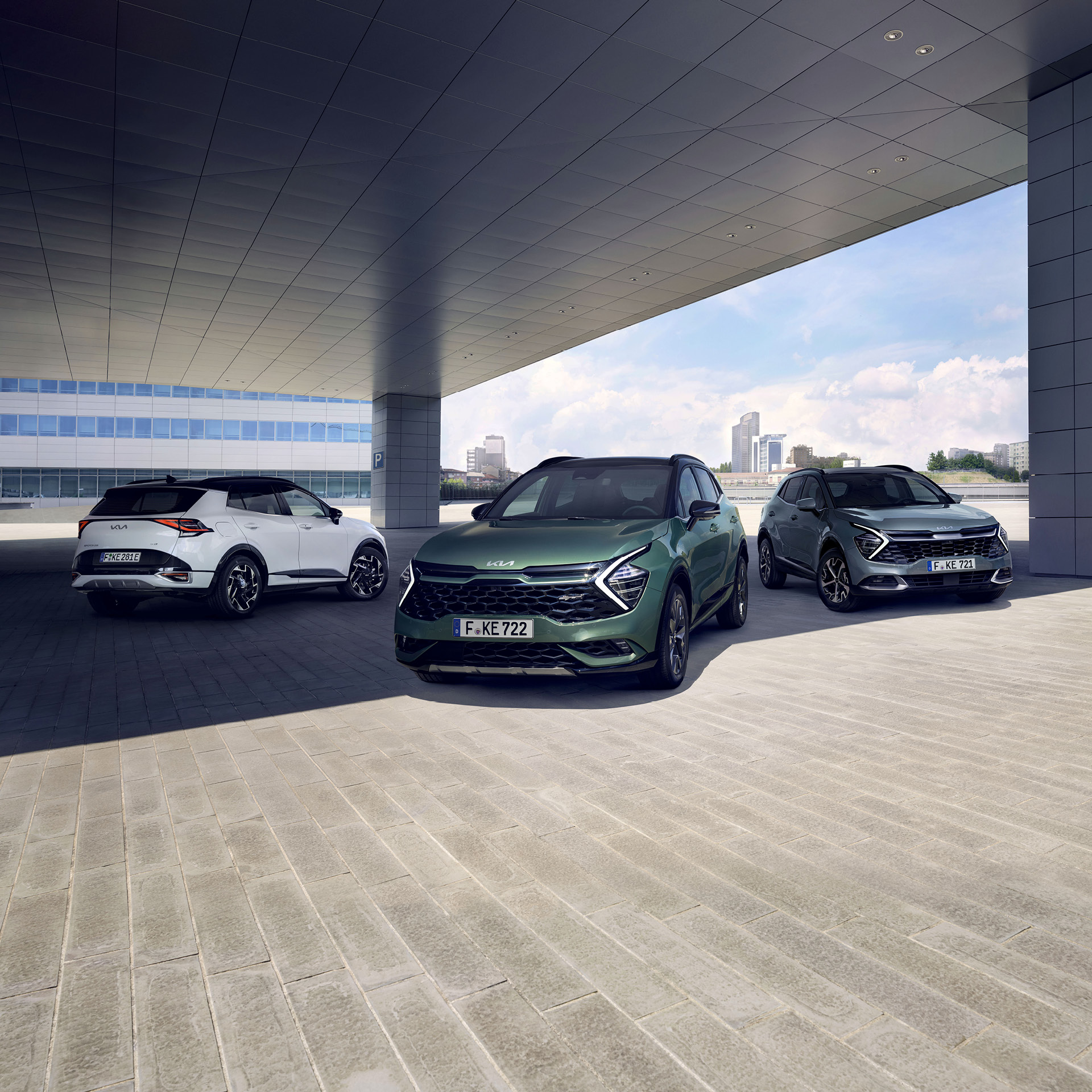 기아 스포티지 3대가 서 있는 모습