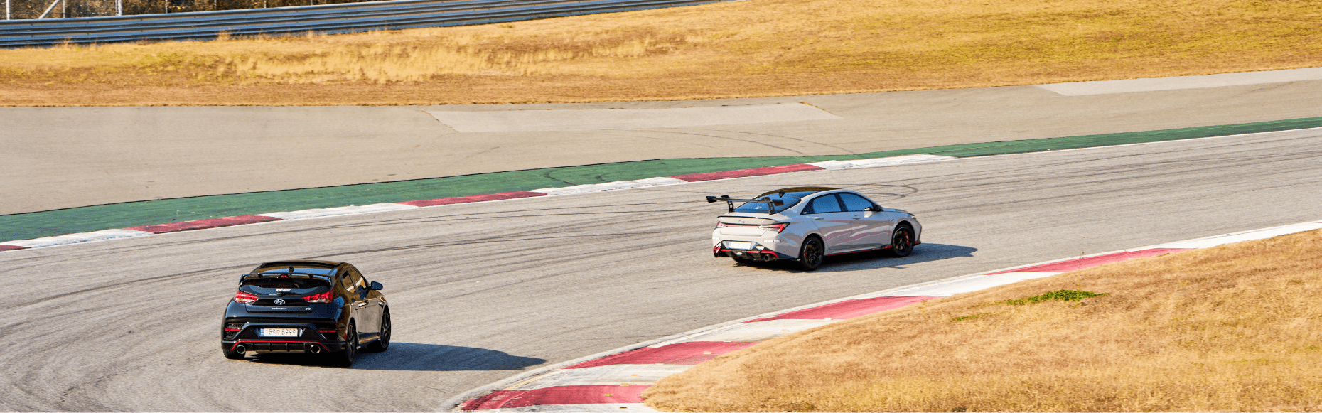 현대 N 모델들이 인제스피디움 트랙을 달리고 있다