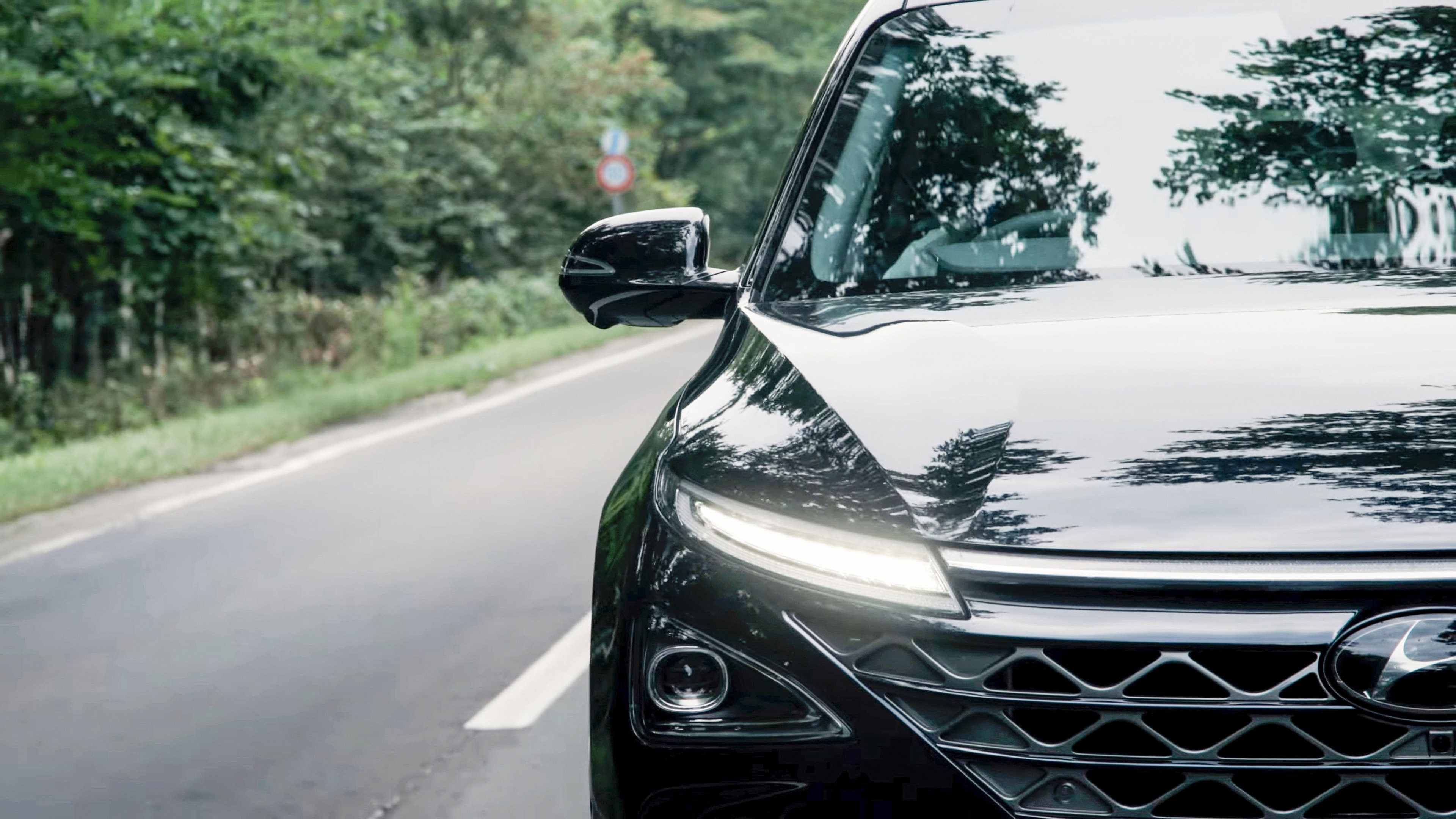 Close-up image of the front of Hyundai Nexo