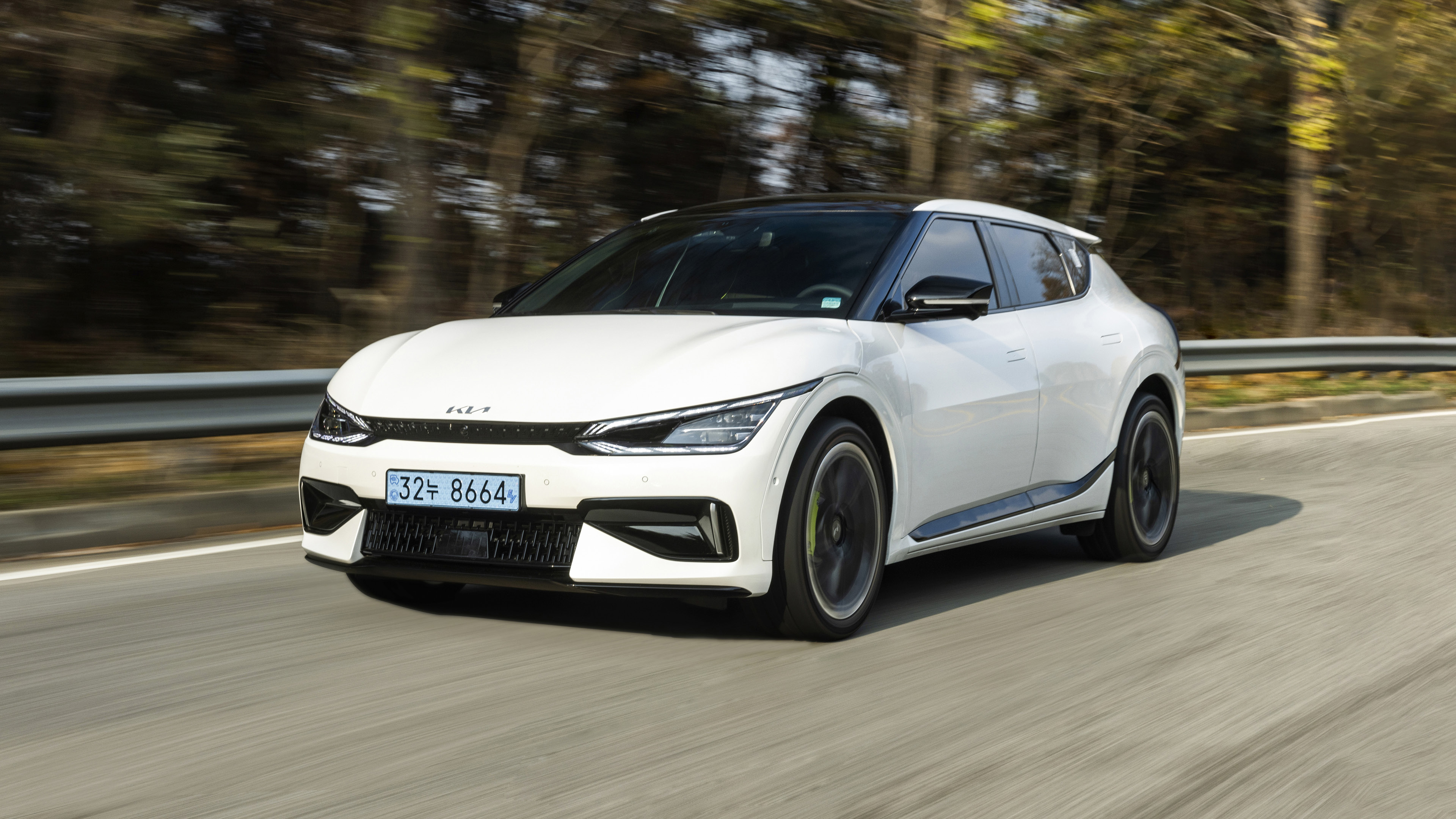 EV6 GT의 주행하는 모습