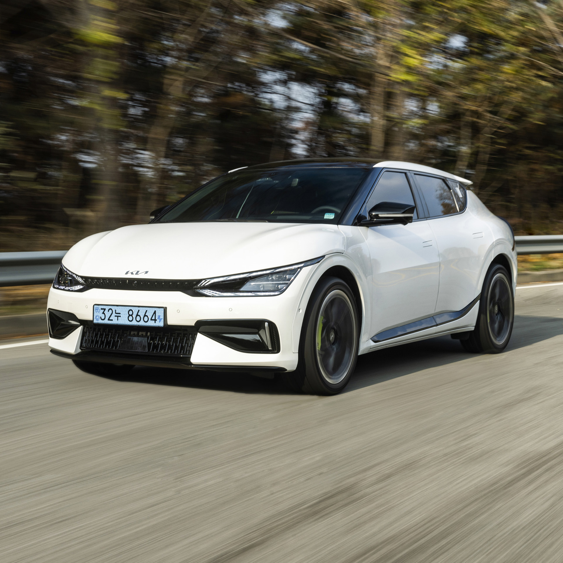 EV6 GT의 주행하는 모습