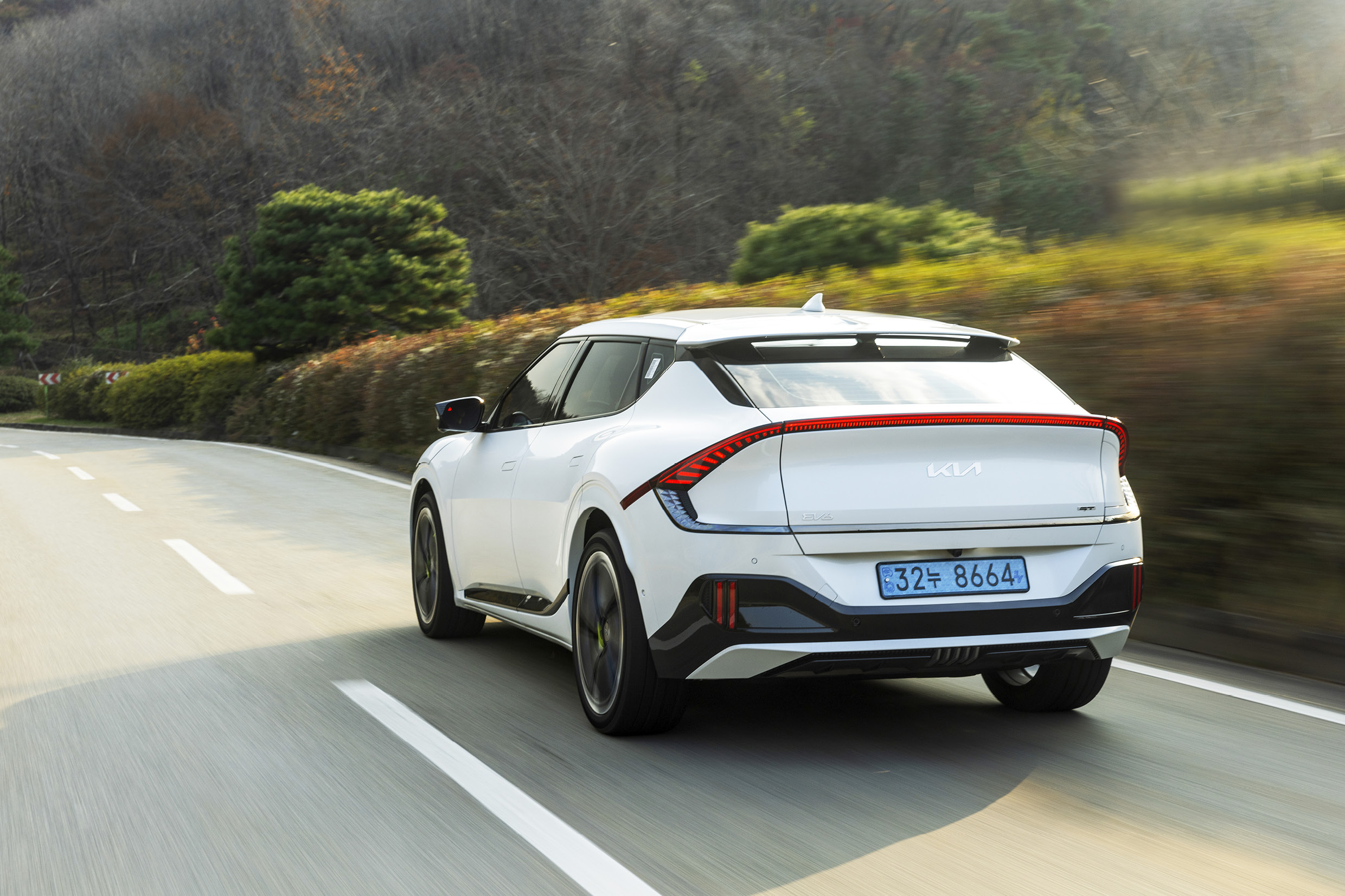 EV6 GT의 주행하는 모습