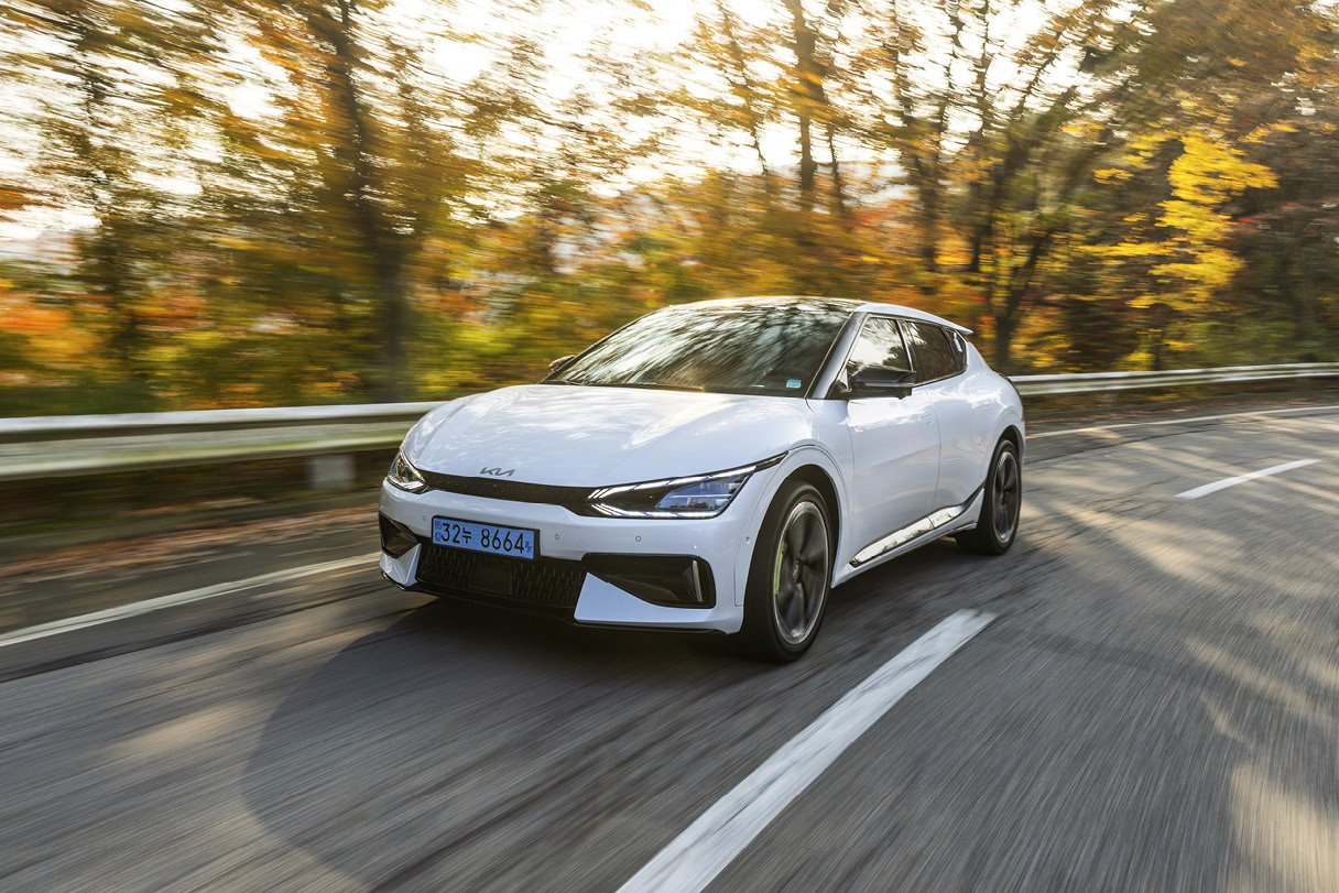 EV6 GT의 주행하는 모습