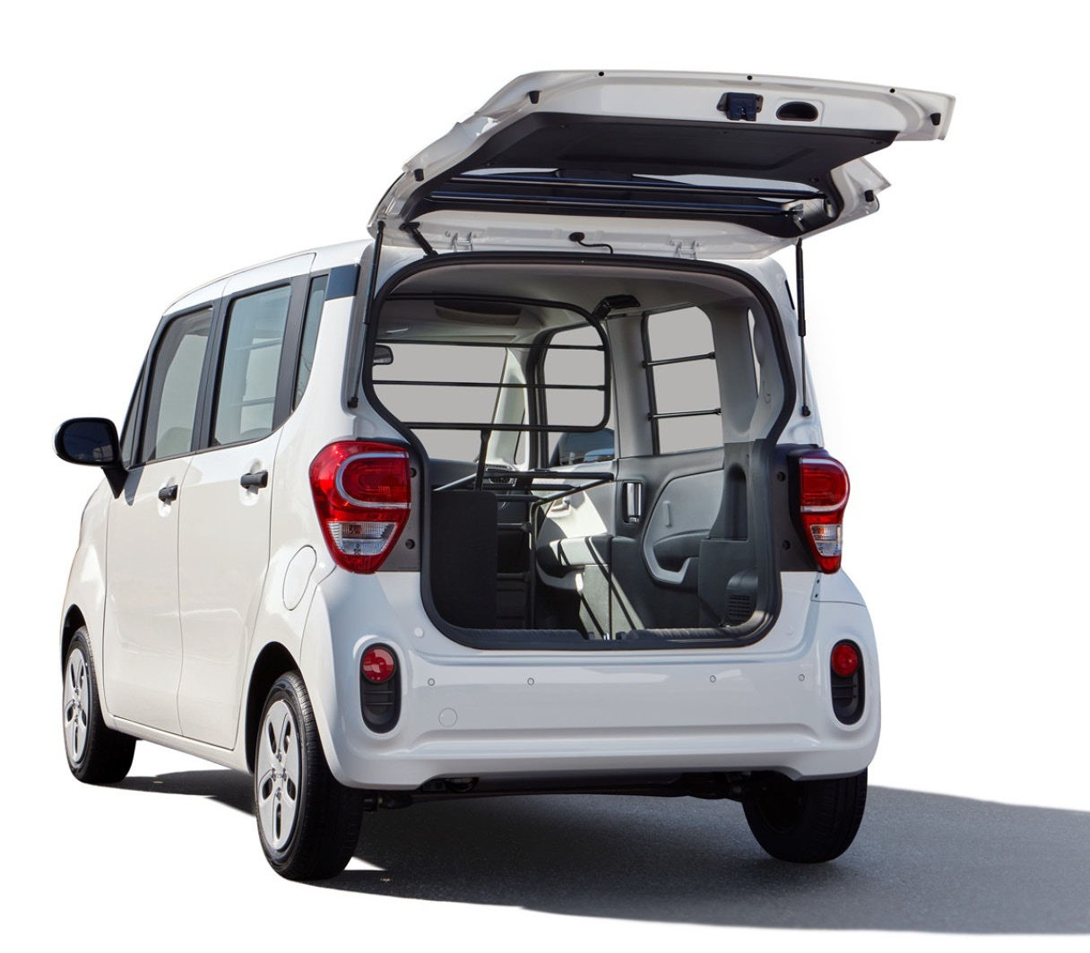 트렁크를 연 레이 1인승 밴의 후면 모습 이미지