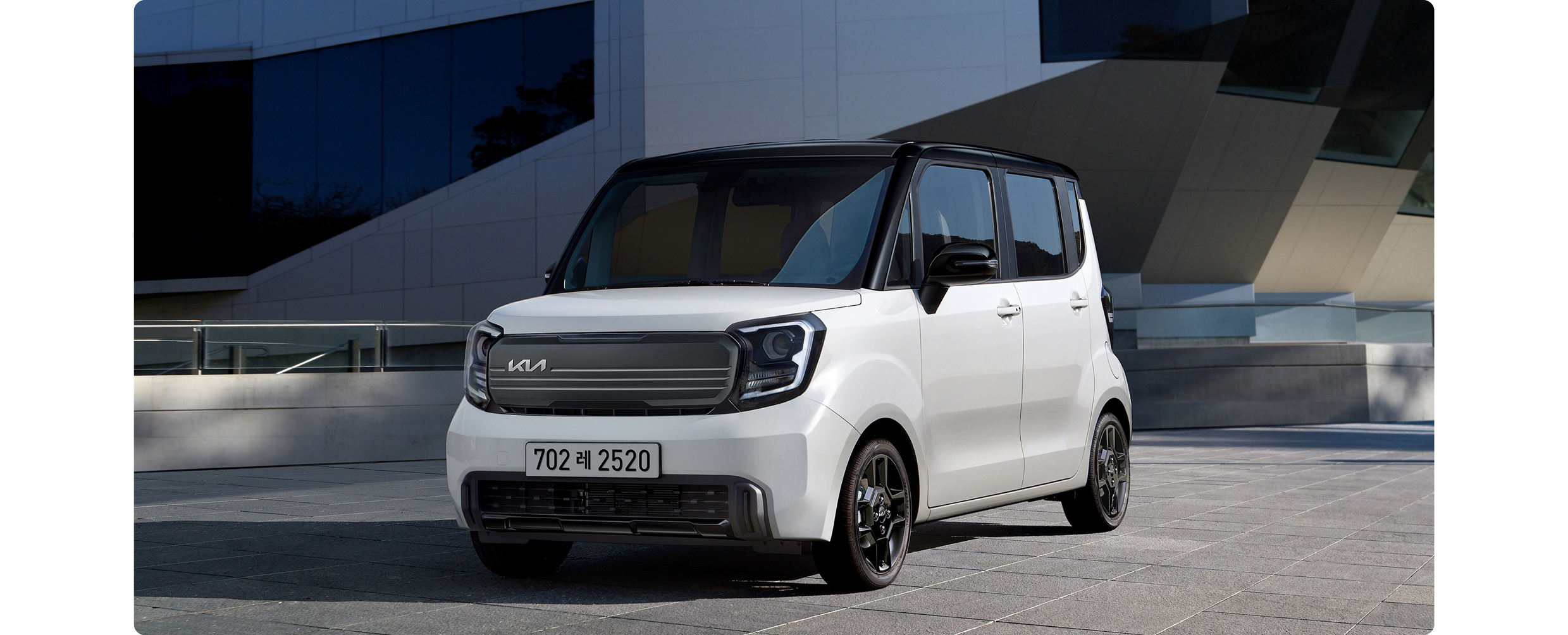 더 뉴 기아 레이 그래비티의 전측면 모습 이미지