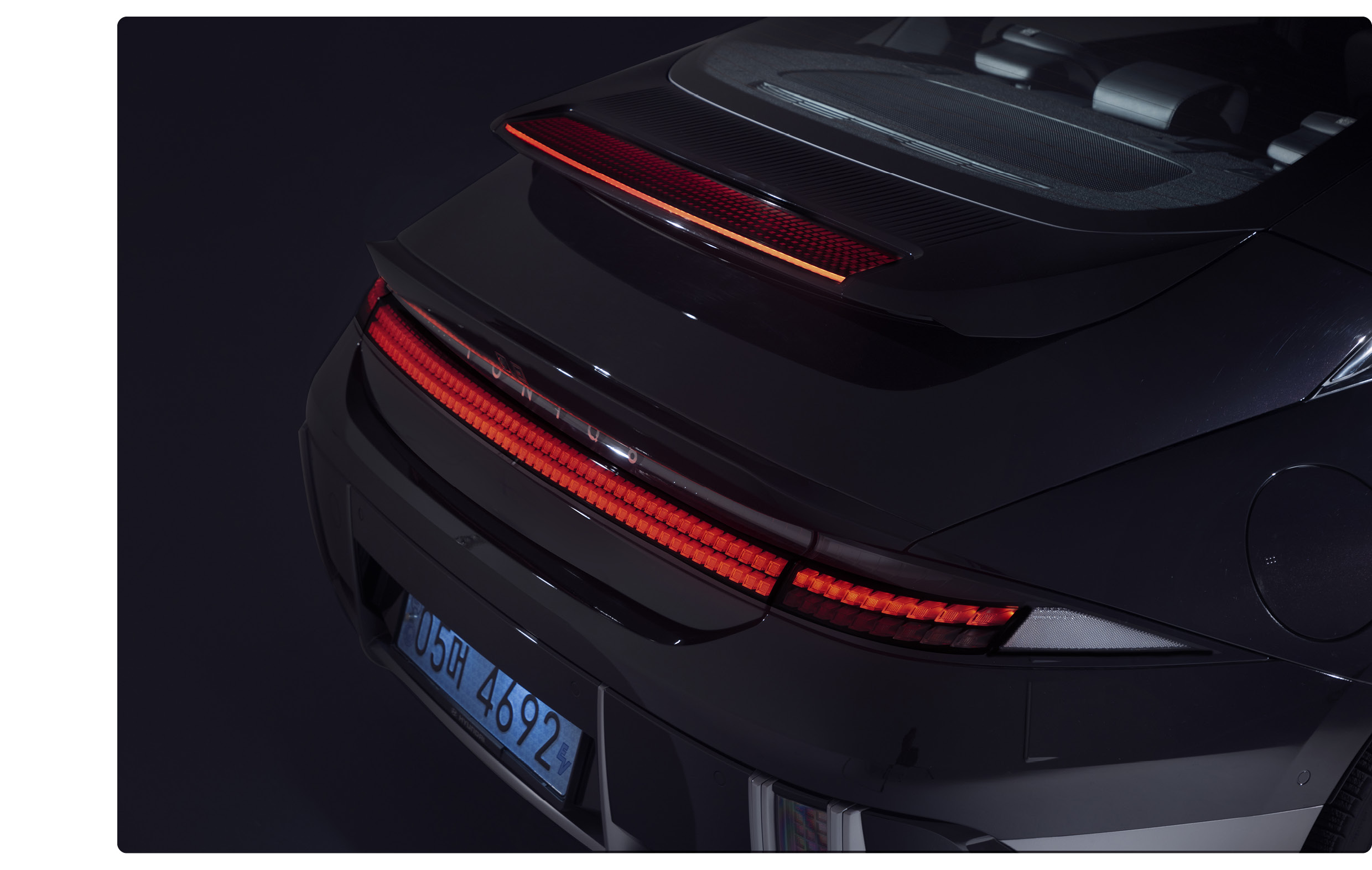 아이오닉 6의 트렁크 리드