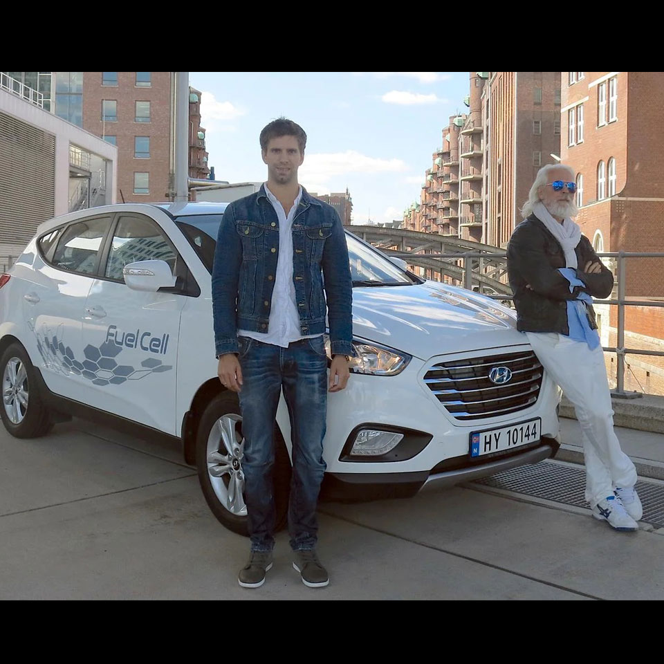 Hyundai ix35 fuel cell travels record breaking 2 383 km in 24 hours