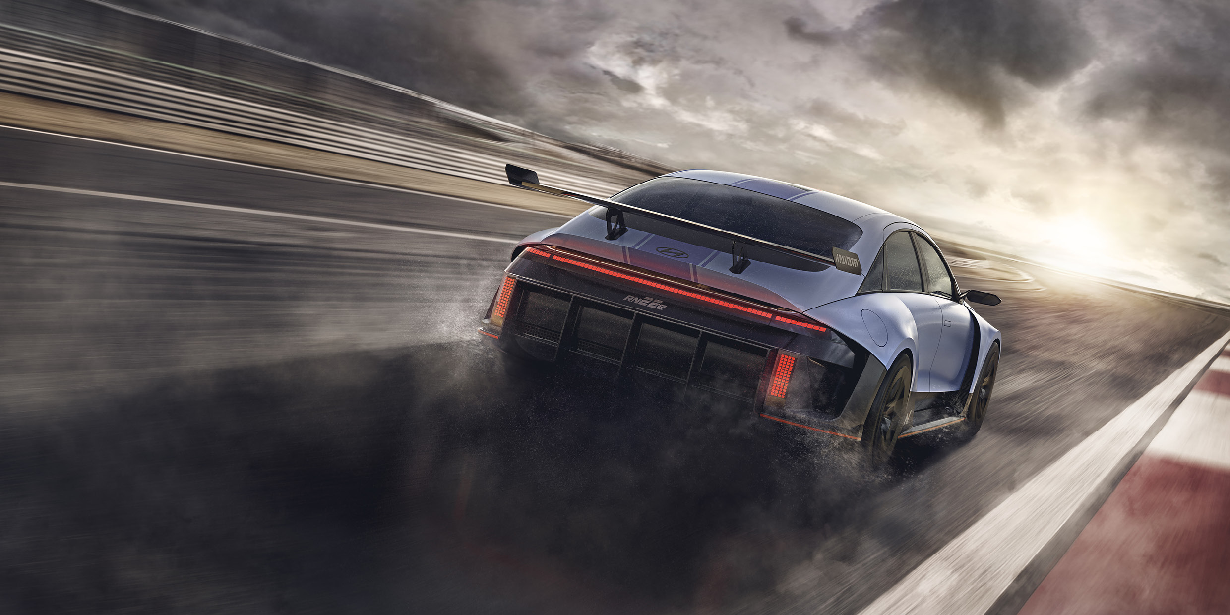 현대자동차 N브랜드의 롤링랩 프로젝트인 RN22e의 주행 뒷모습