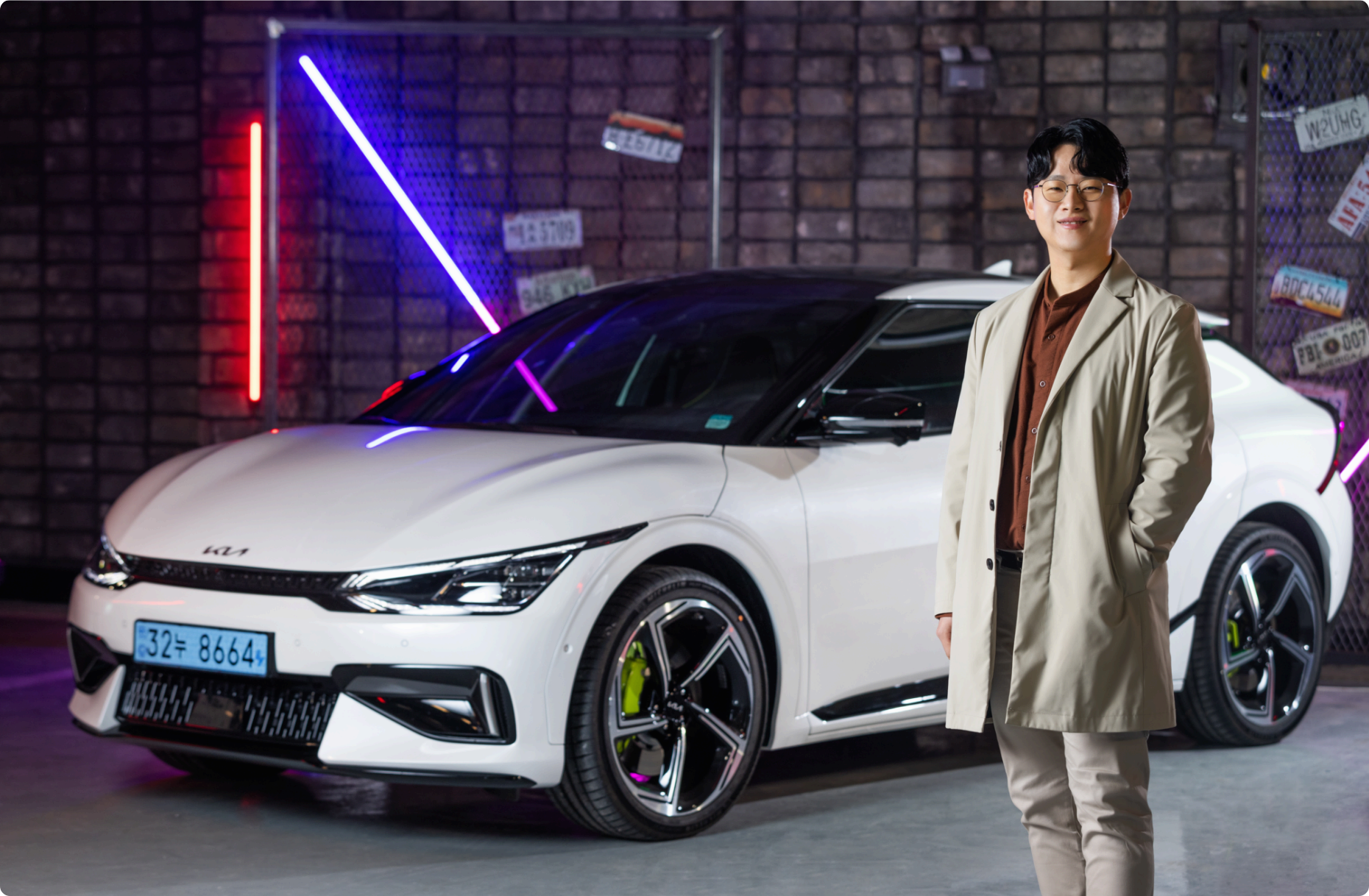 현대차그룹 연구개발본부 제동시험팀 윤경호 연구원과 기아 EV6 GT의 모습 이미지