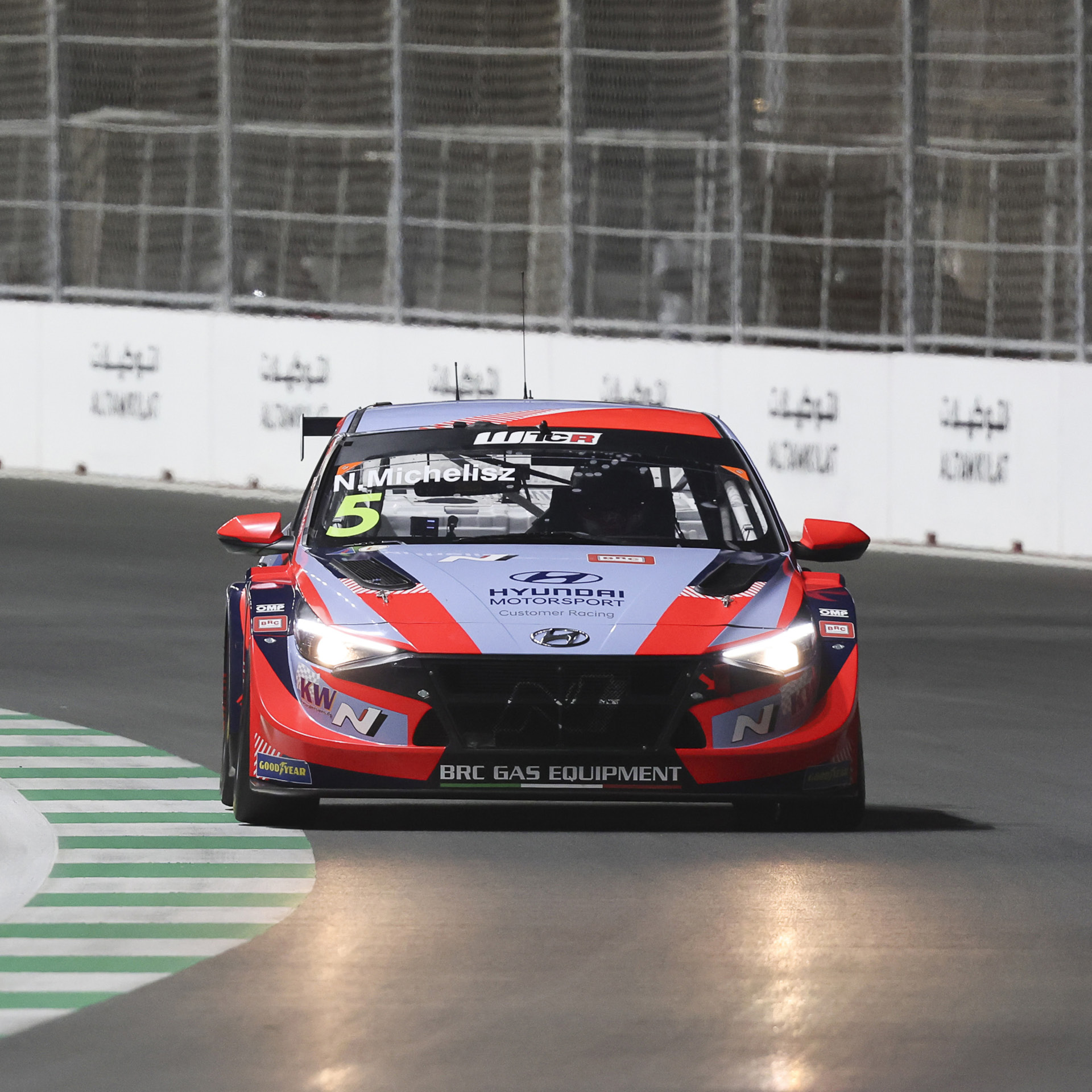 엘란트라 N TCR의 주행 모습