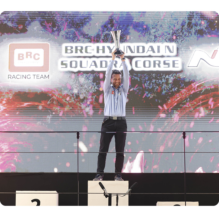 우승 세레모니를 하는 가브리엘 리조 감독