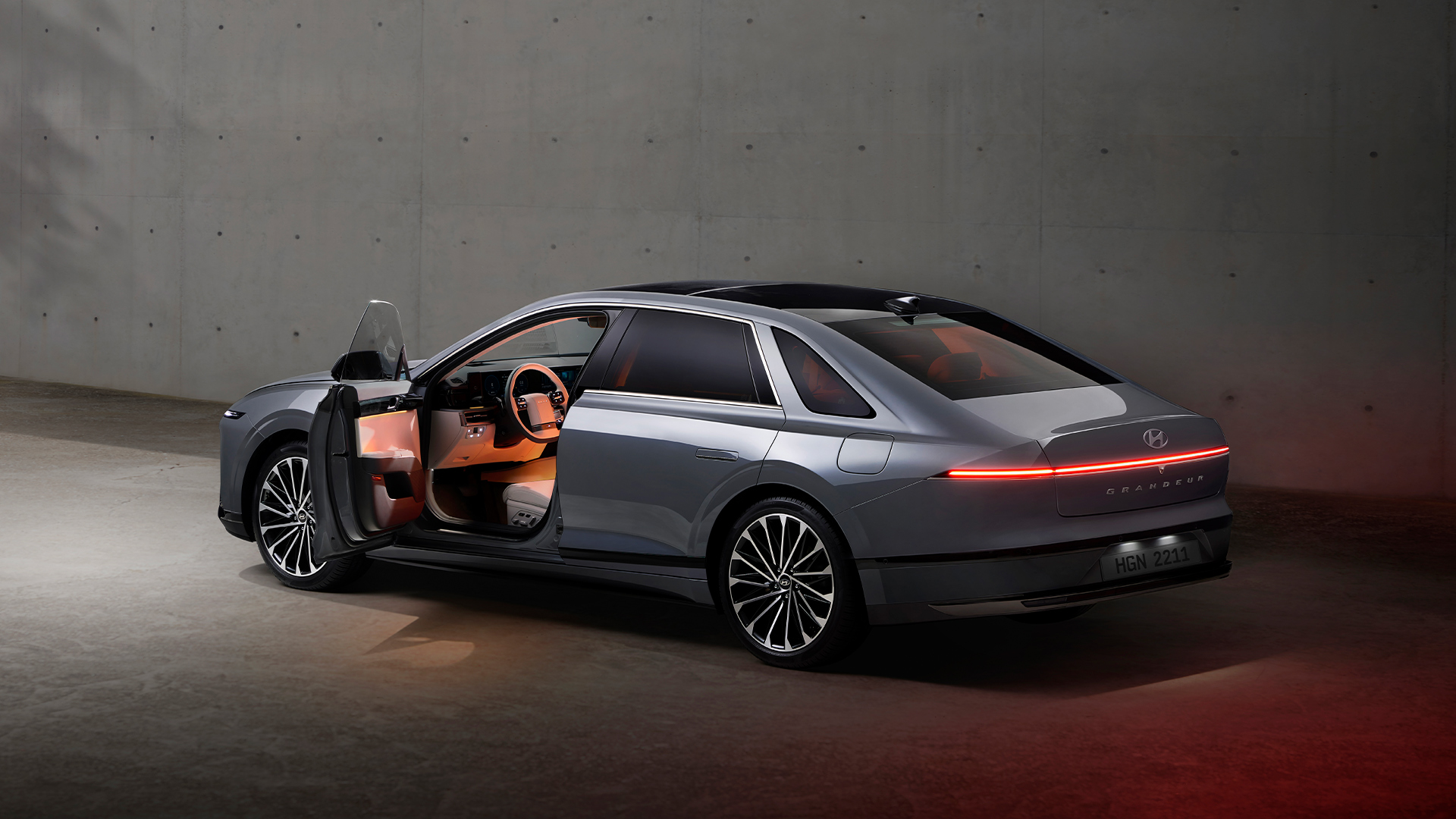 신형 그랜저의 후측면