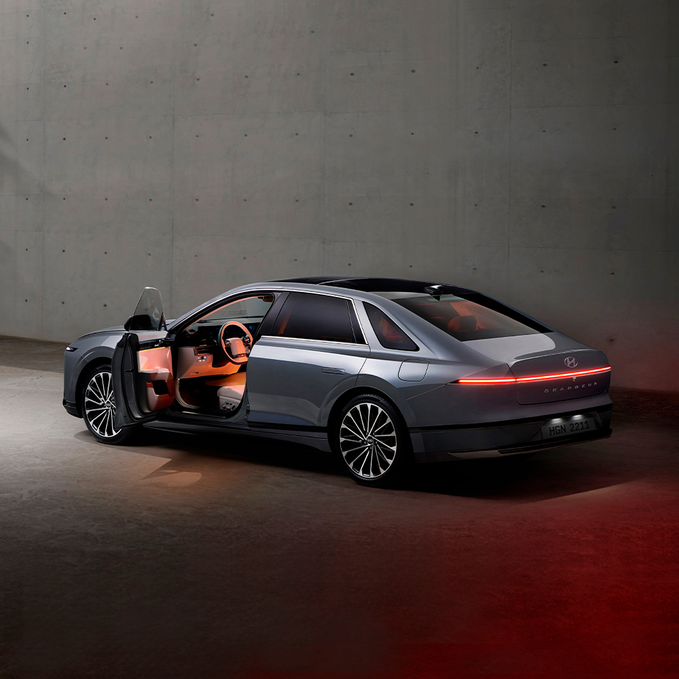 신형 그랜저의 후측면