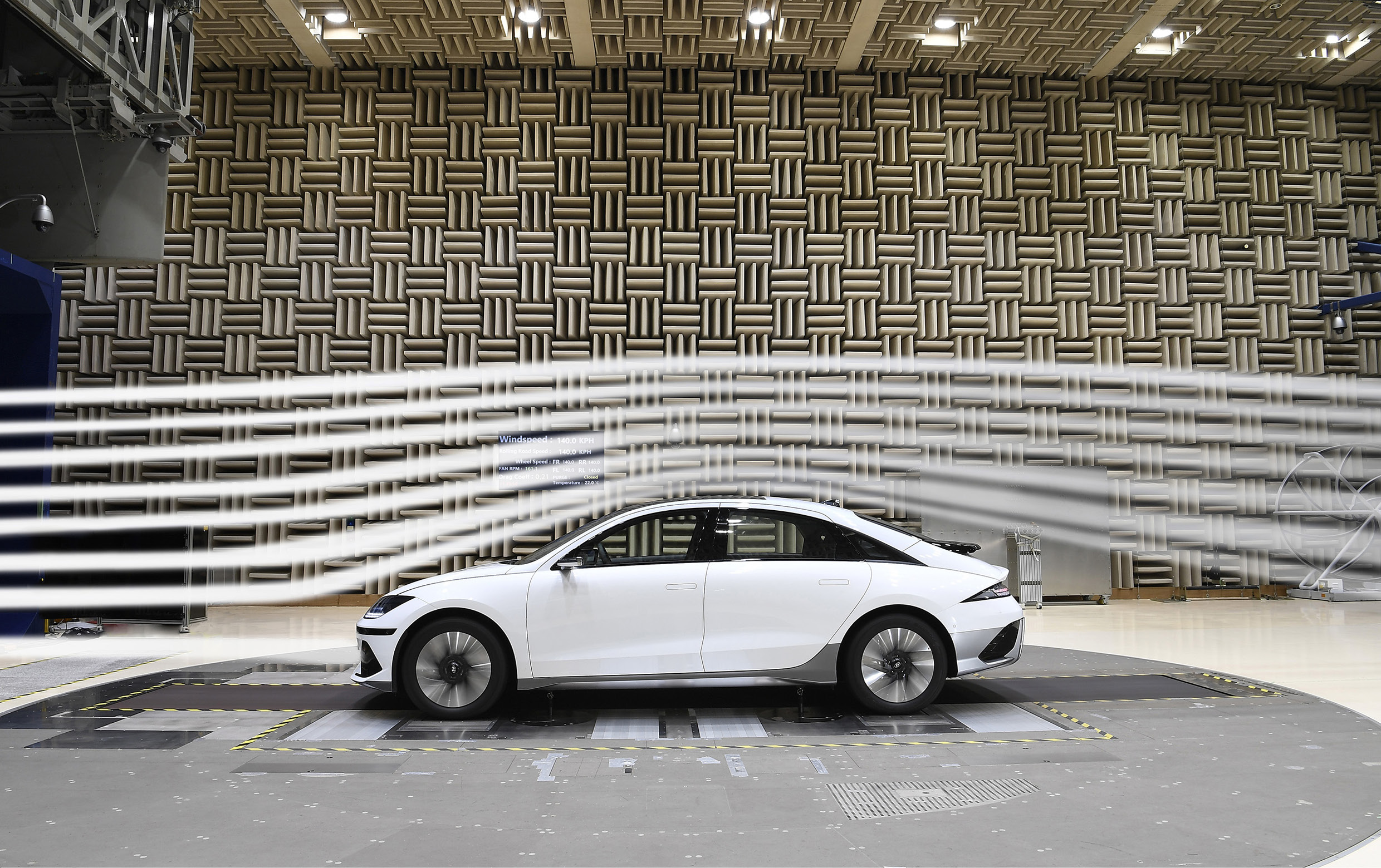 공기 저항 계수 측정을 하고 있는 아이오닉 6의 이미지