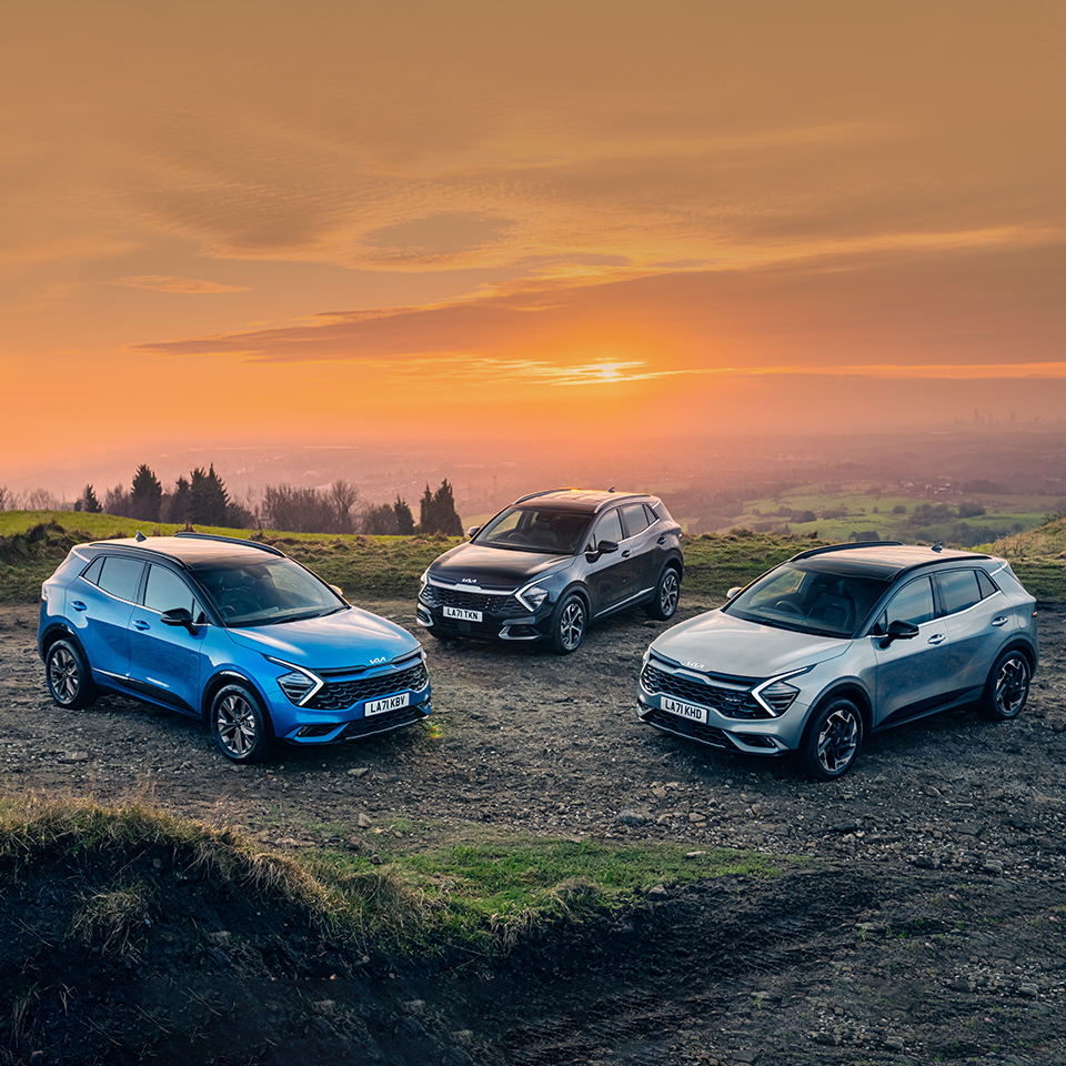 기아 스포티지가 서 있는 모습