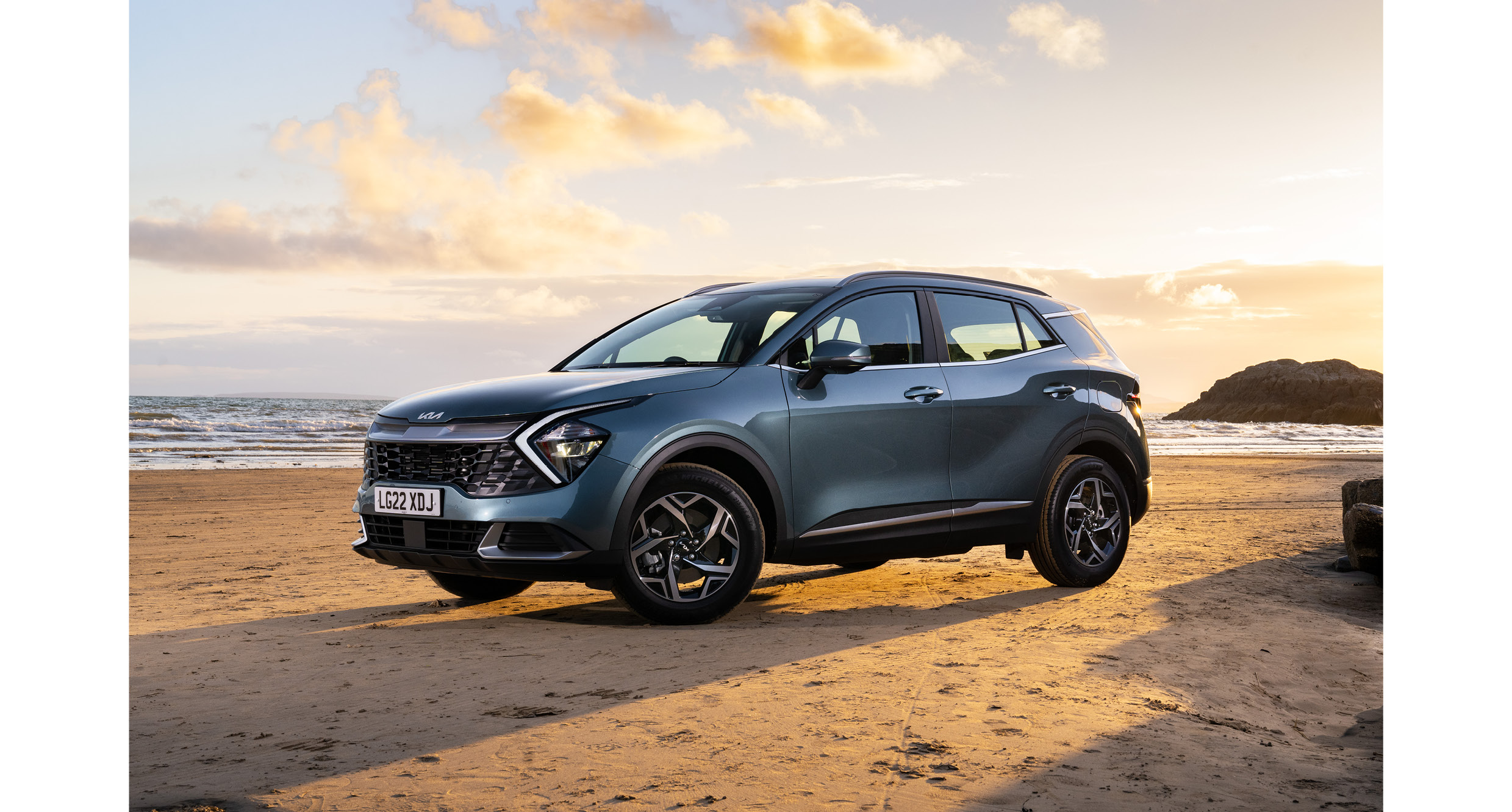 기아 스포티지가 서 있는 모습