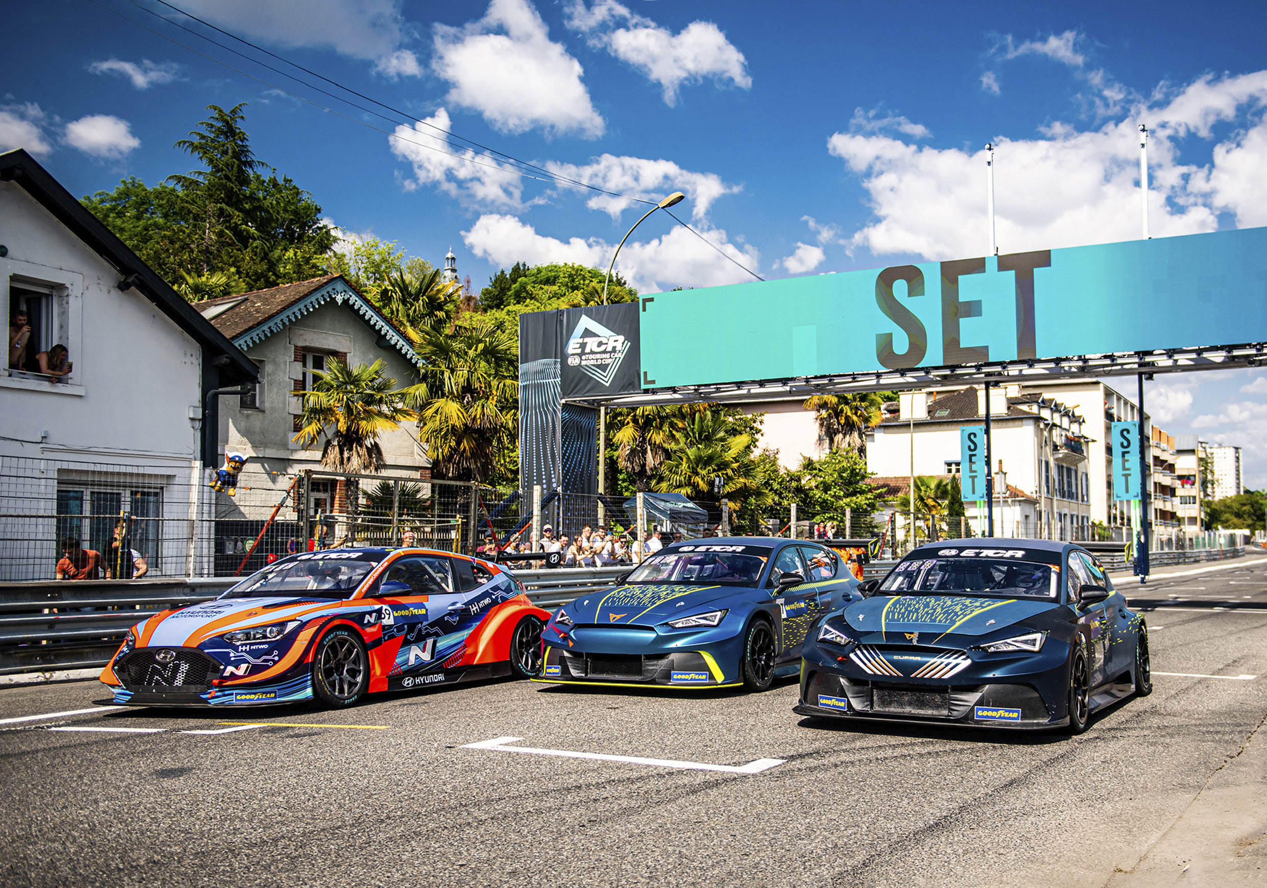 벨로스터 경주차가 주행하는 모습