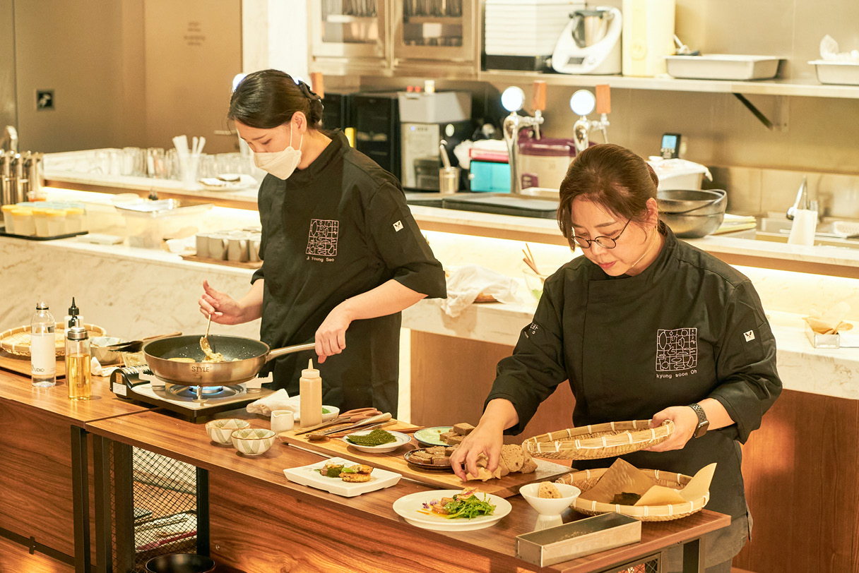 Image of temple food class in progress